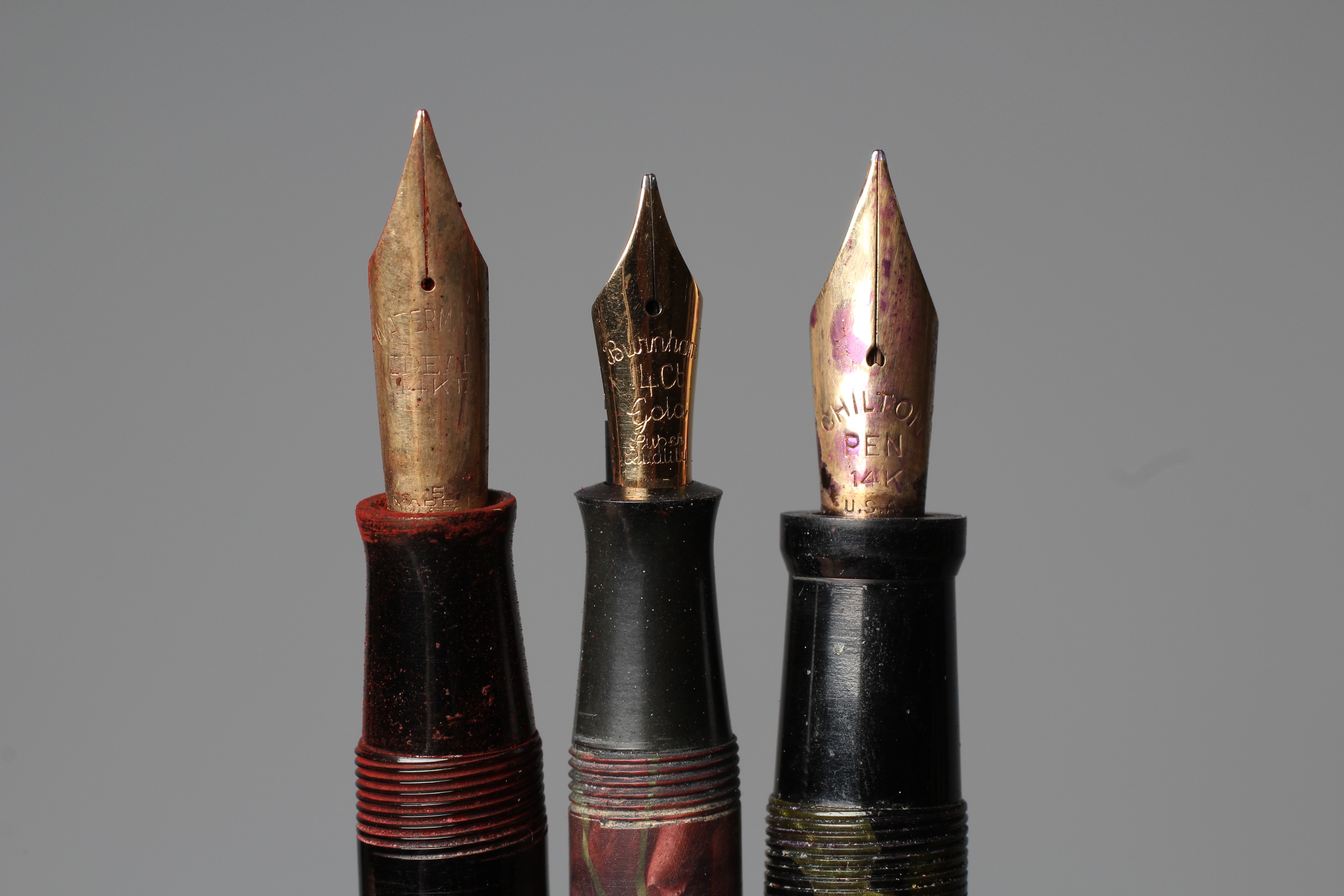 FIVE FOUNTAIN PENS: comprising a black Waterman's Ideal Commando lever filler pen marked 14kt Image