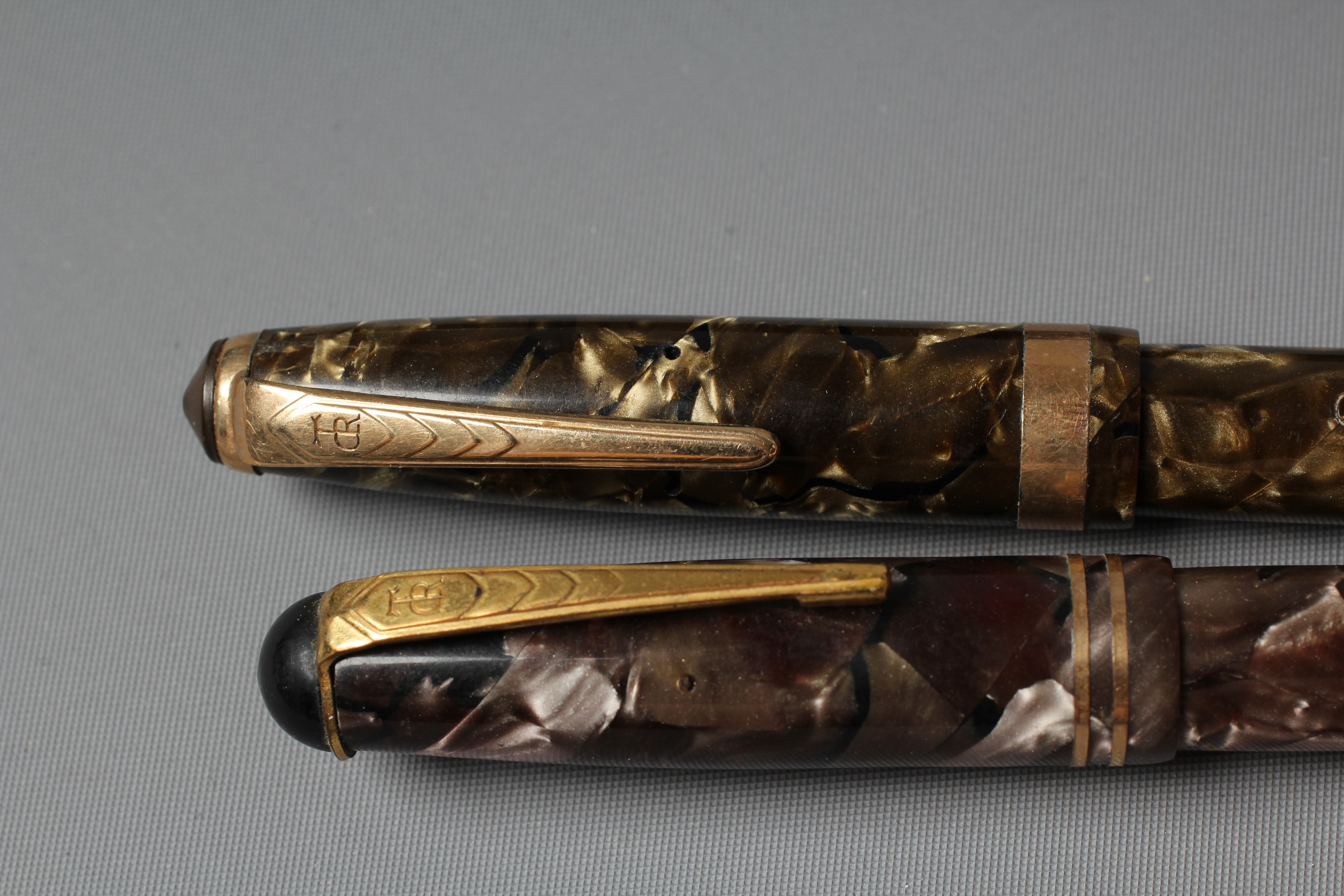 FIVE FOUNTAIN PENS: comprising a black Parker pen marked 14k Image