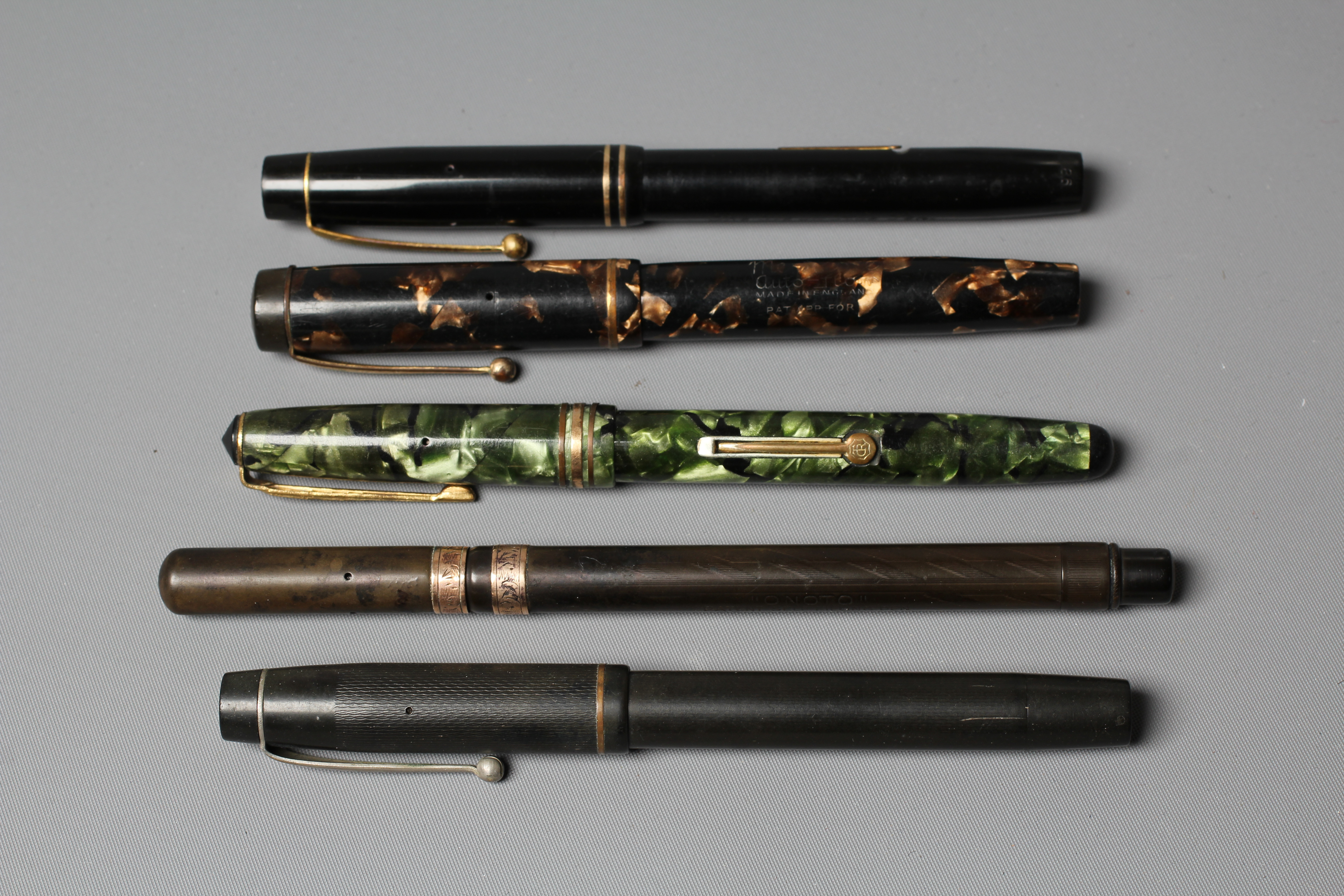 FIVE FOUNTAIN PENS: comprising a green marbled Onoto De La Rue lever filler pen marked 14c Image