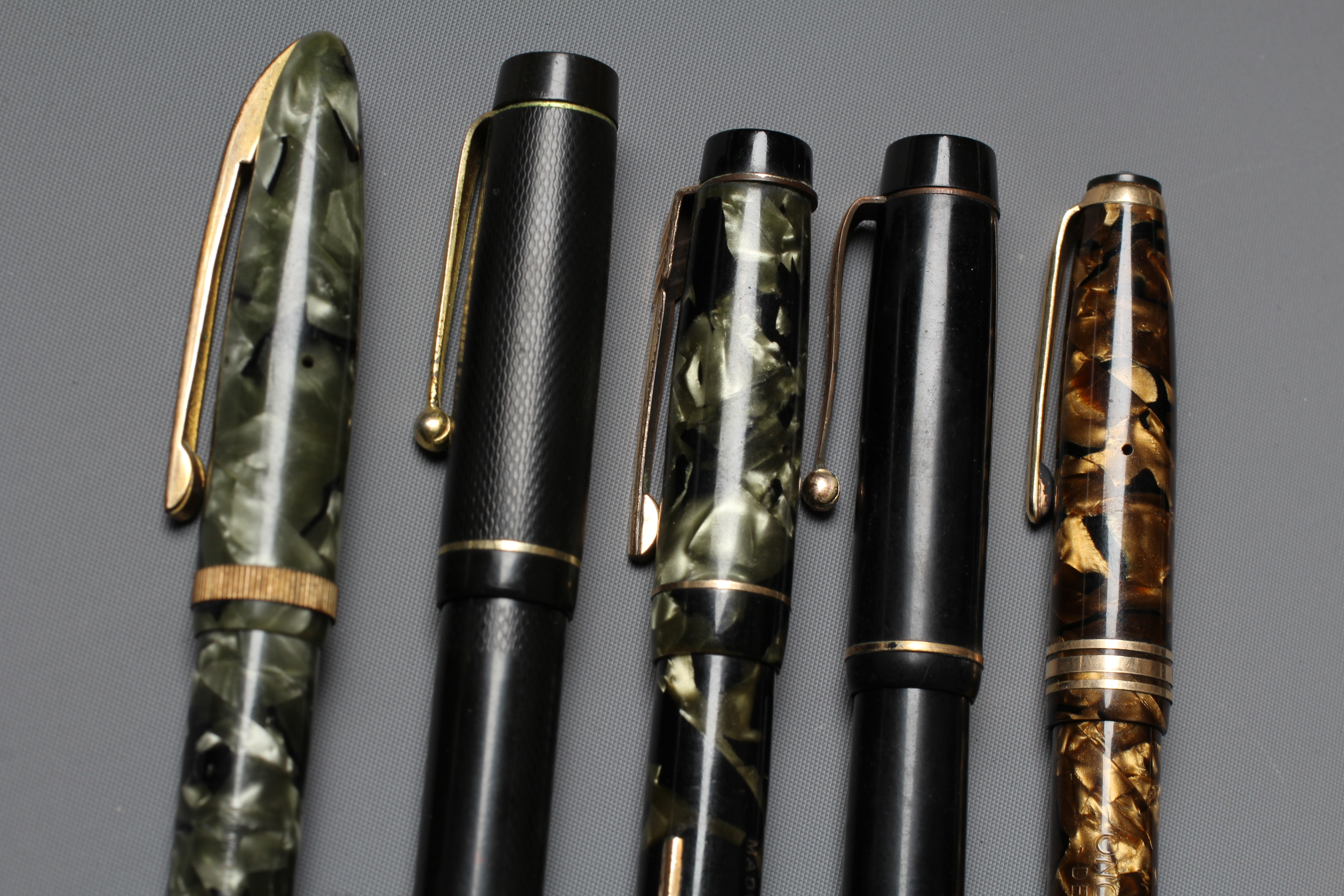 FIVE FOUNTAIN PENS: comprising a black Stephens pen marked 14ct Image