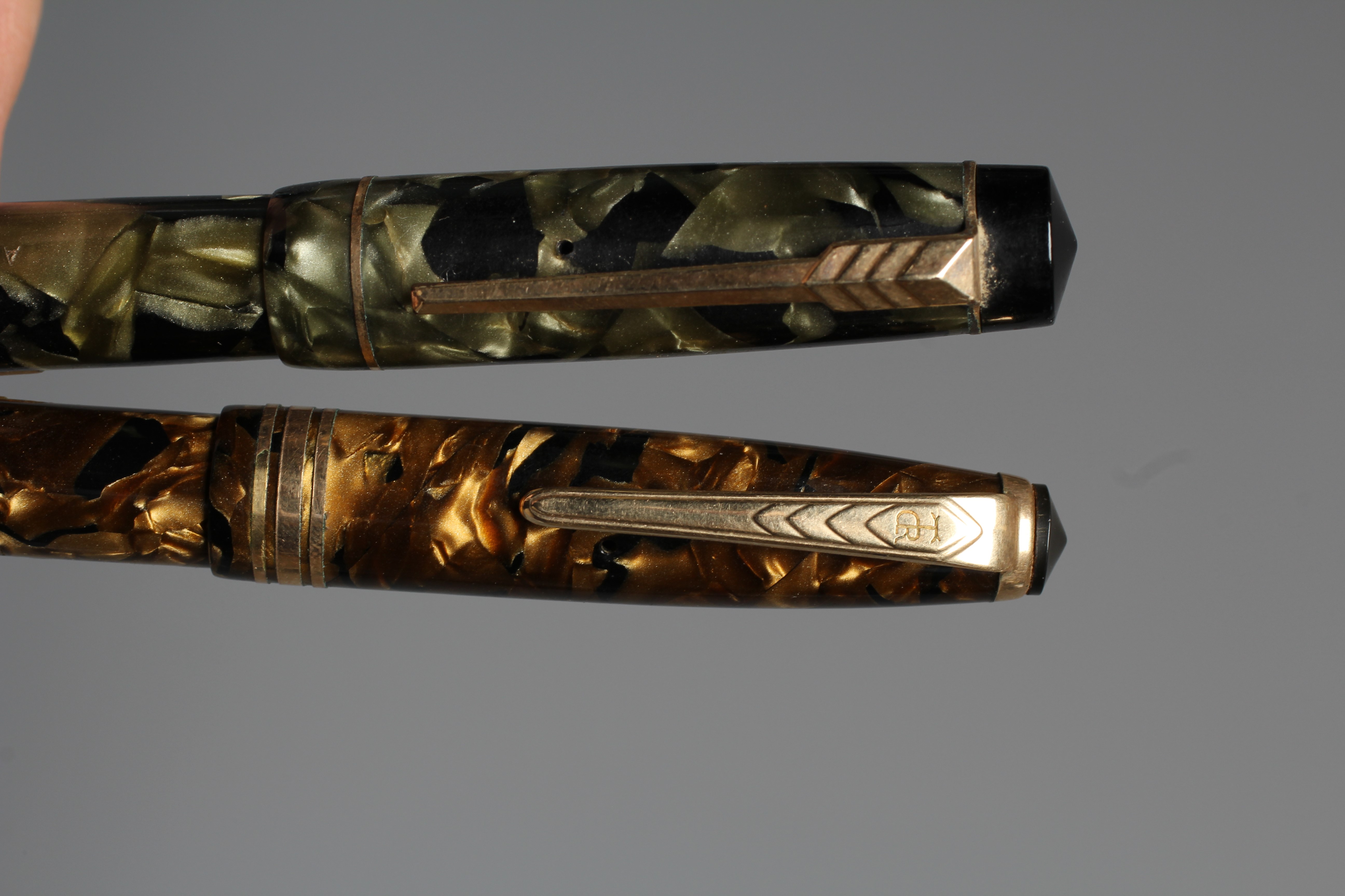 FIVE FOUNTAIN PENS: comprising a black Stephens pen marked 14ct Image
