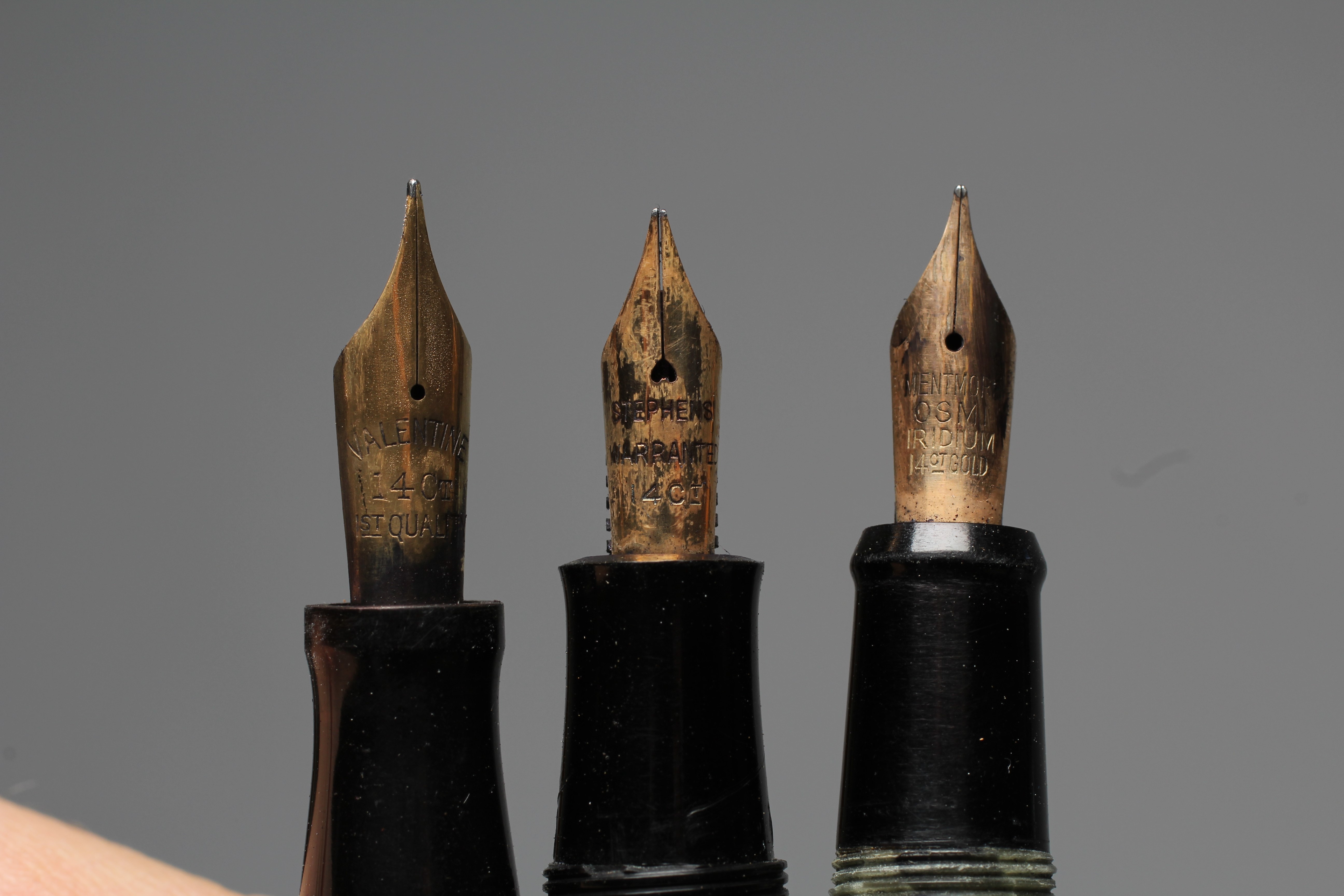FIVE FOUNTAIN PENS: comprising a black Stephens pen marked 14ct Image