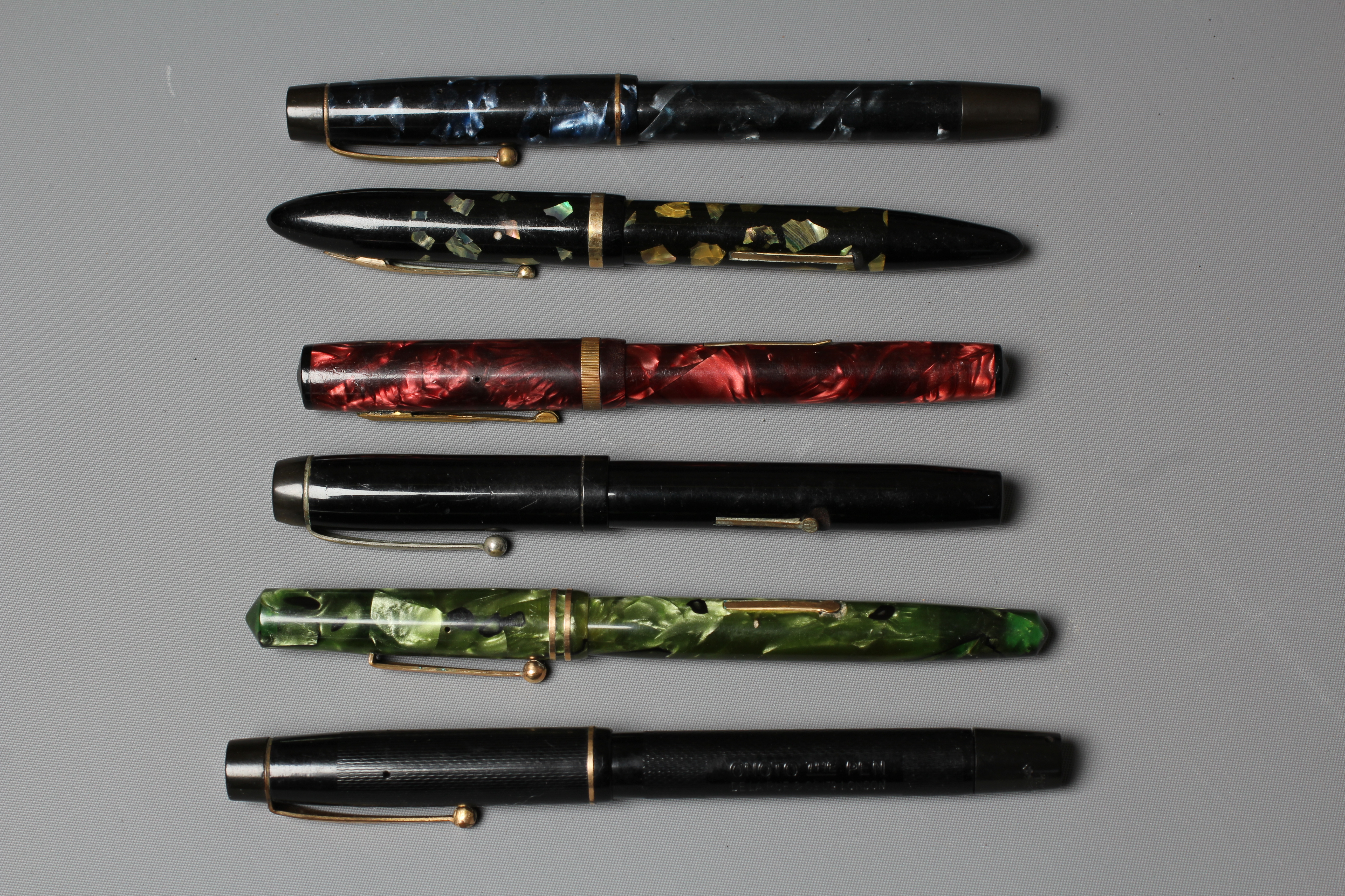 SIX FOUNTAIN PENS: comprising a black Onoto De La Rue pen marked 14ct Image