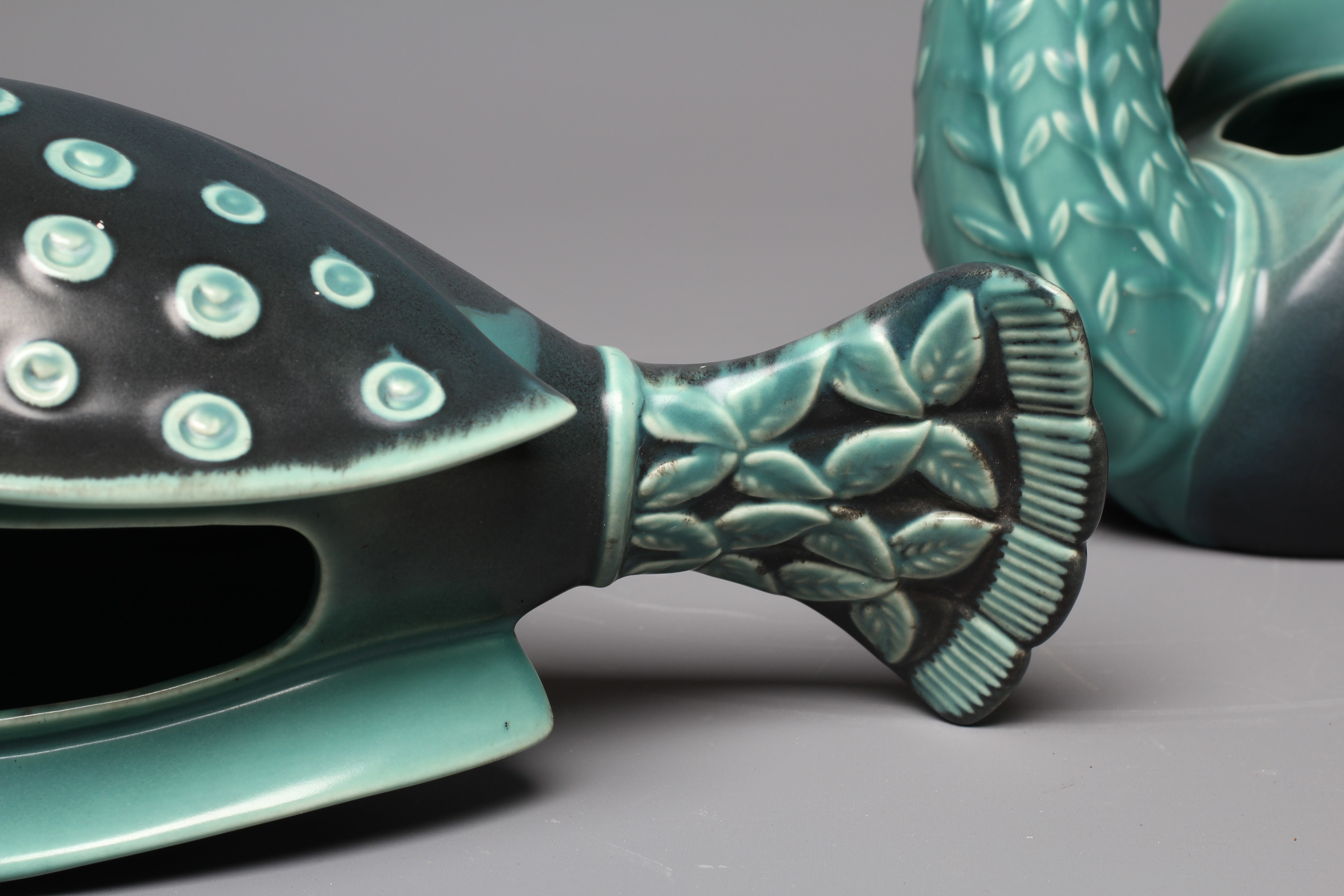 A PAIR OF BESWICK POTTERY DOVE FLOWER HOLDERS Image