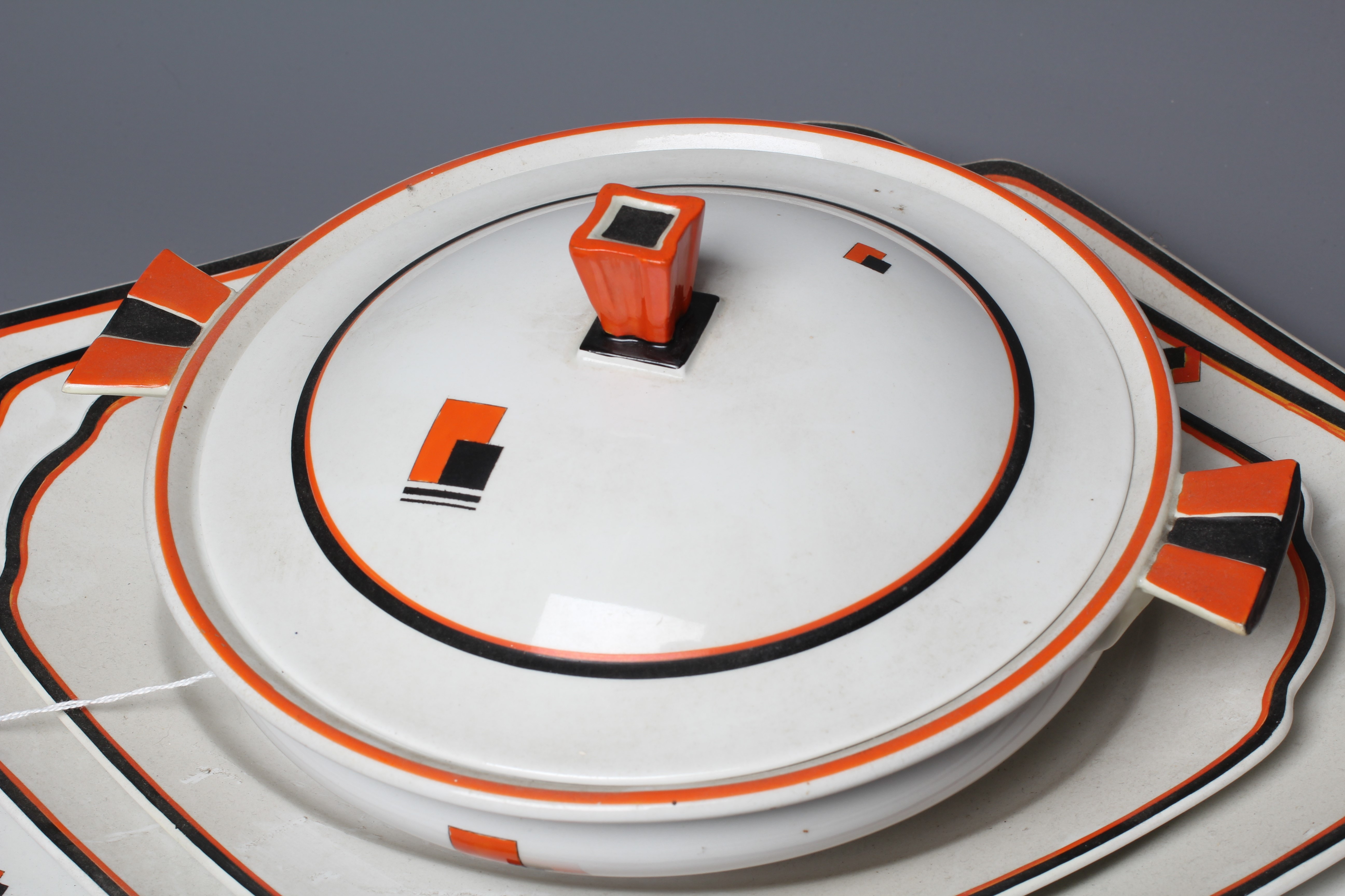 AN ART DECO SHELLEY CHINA VOGUE SHAPE MODE PATTERN DINNER SERVICE designed by Eric Slater Image