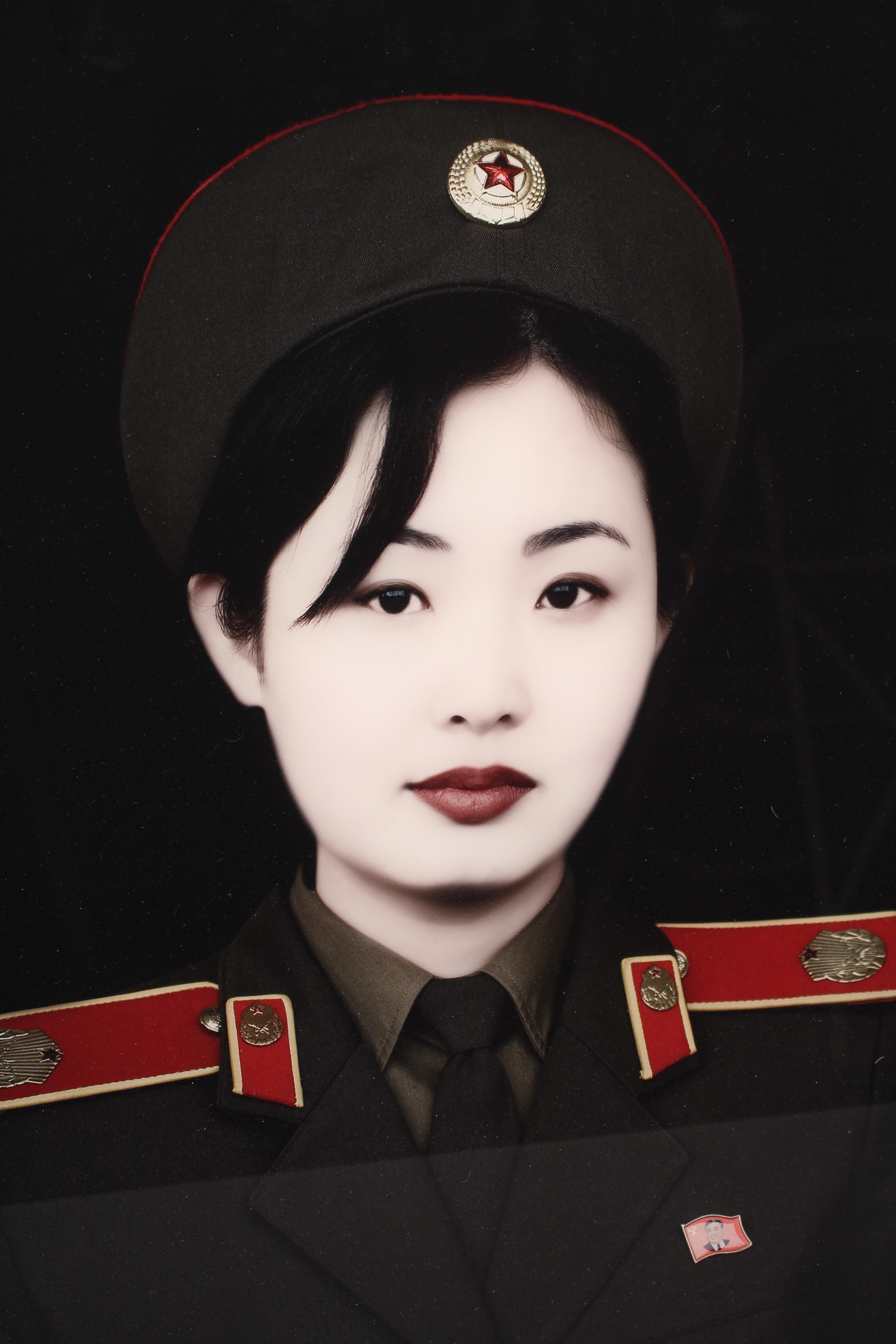 ERIC LAFFORGUE (B.1964) Miss Kim Image