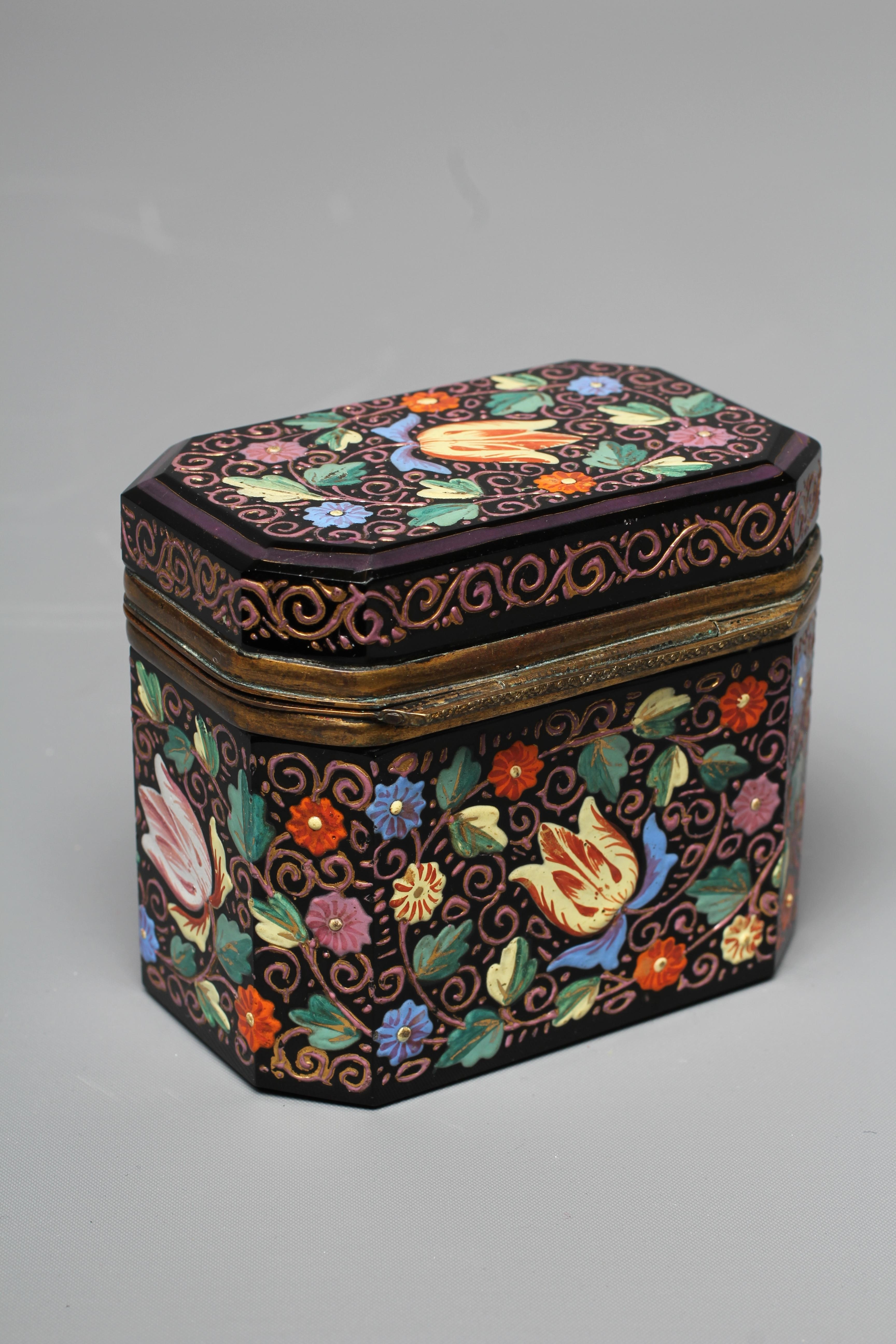 A MOSER STYLE BLACK GLASS SMALL CASKET Image