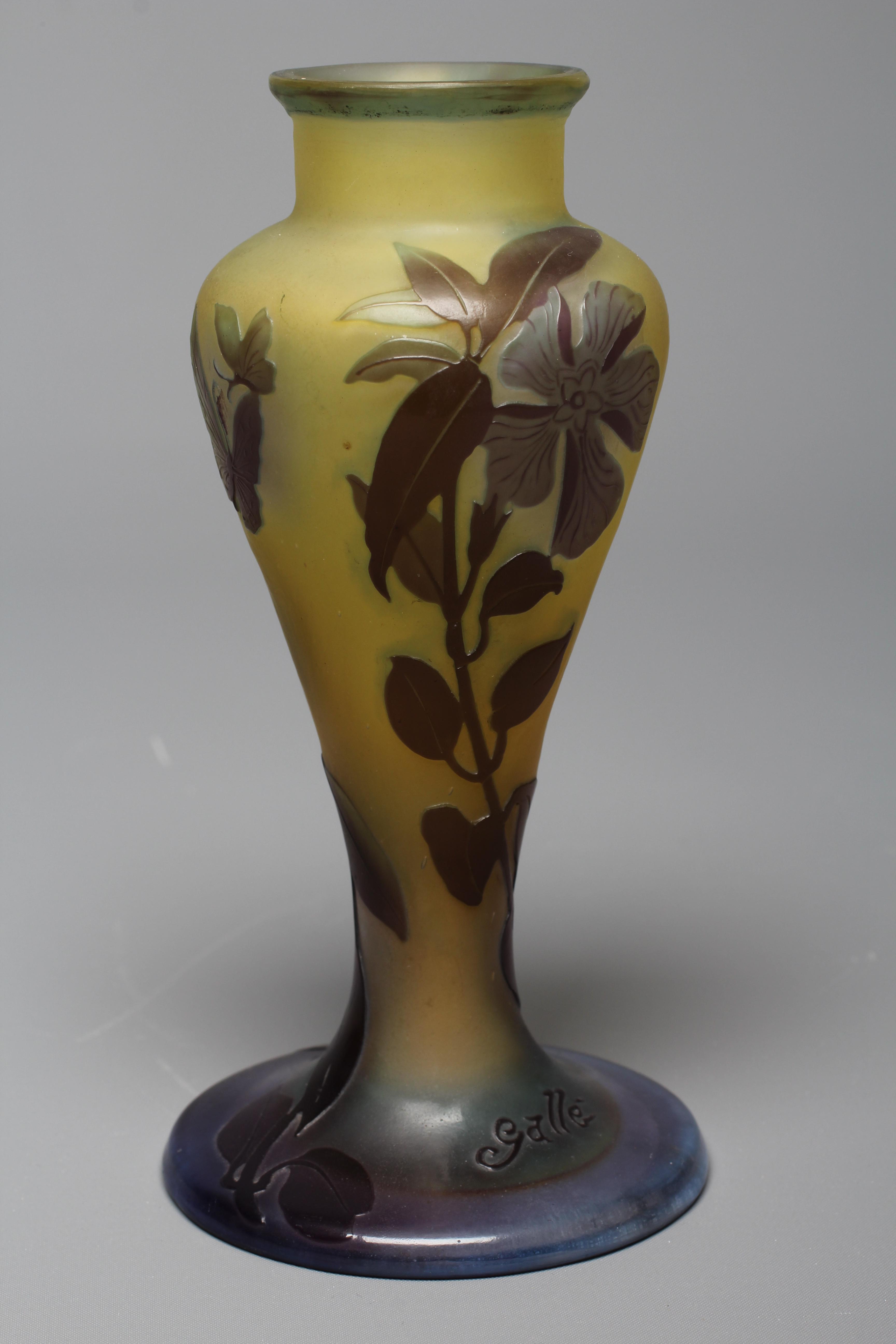 A GALLE YELLOW CAMEO GLASS VASE Image
