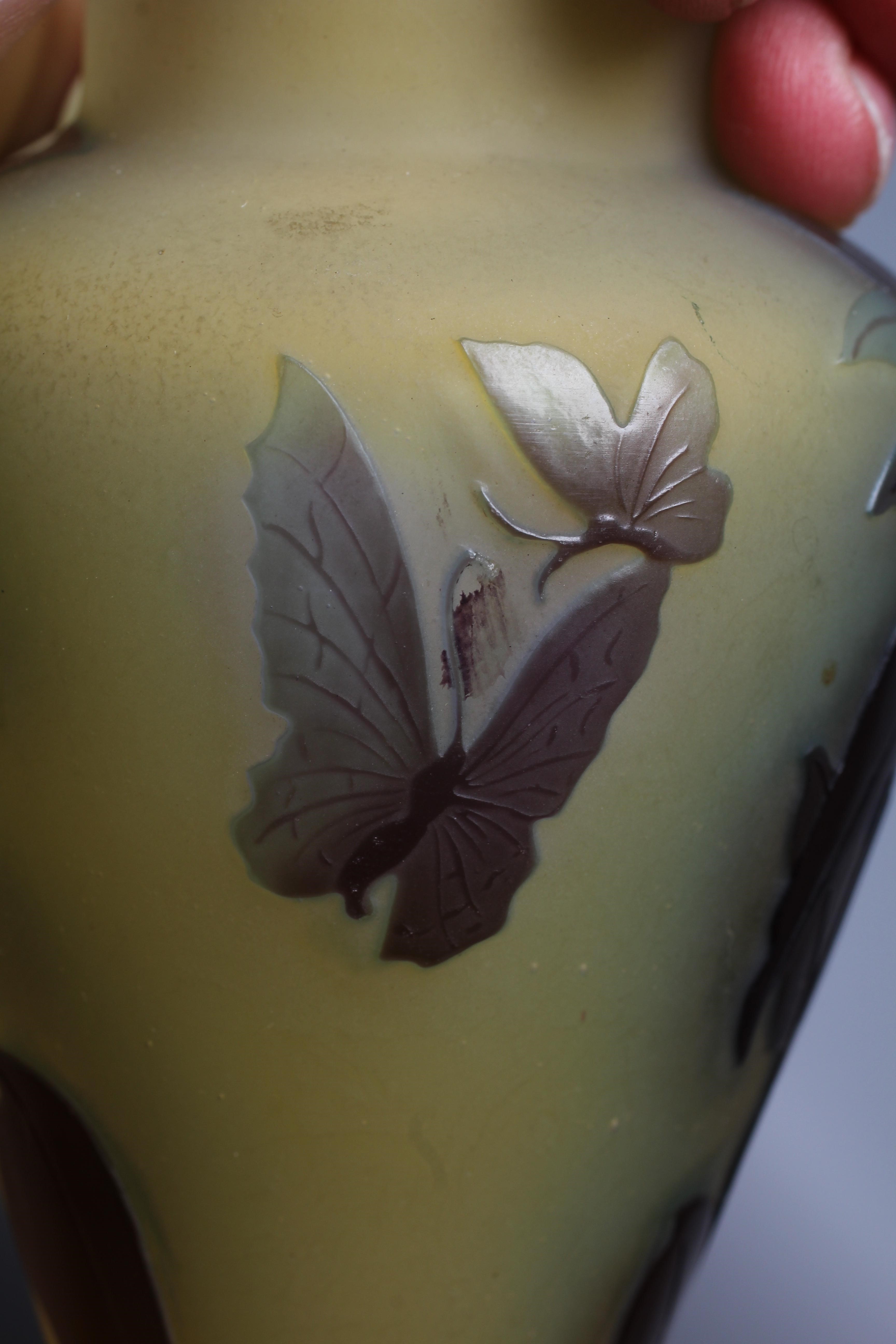 A GALLE YELLOW CAMEO GLASS VASE Image