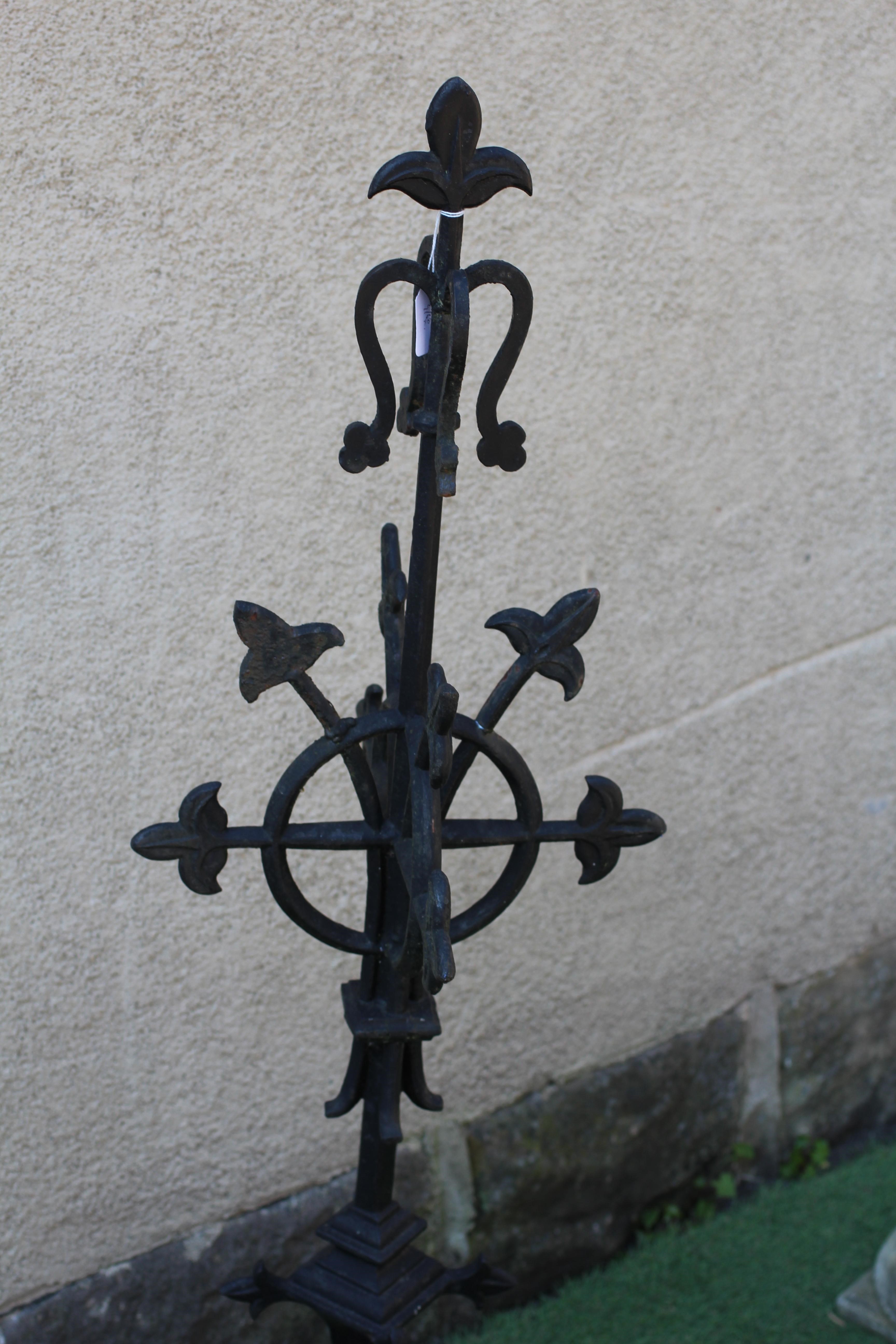 A VICTORIAN CAST IRON ROOF FINIAL Image