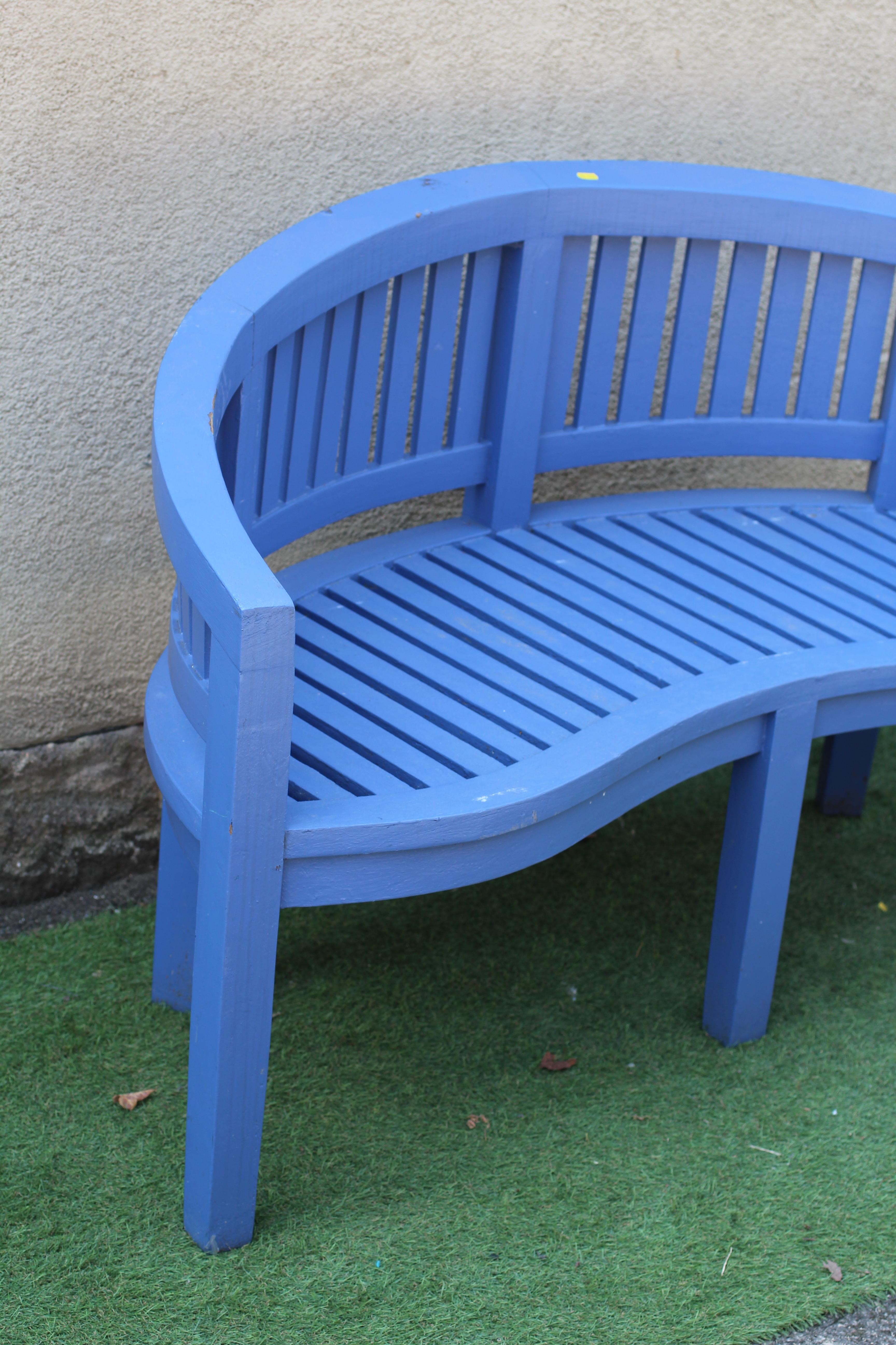 A PAINTED SLATTED HARDWOOD BENCH, modern, of curved outline with serpentine seat, mildly arched back Image