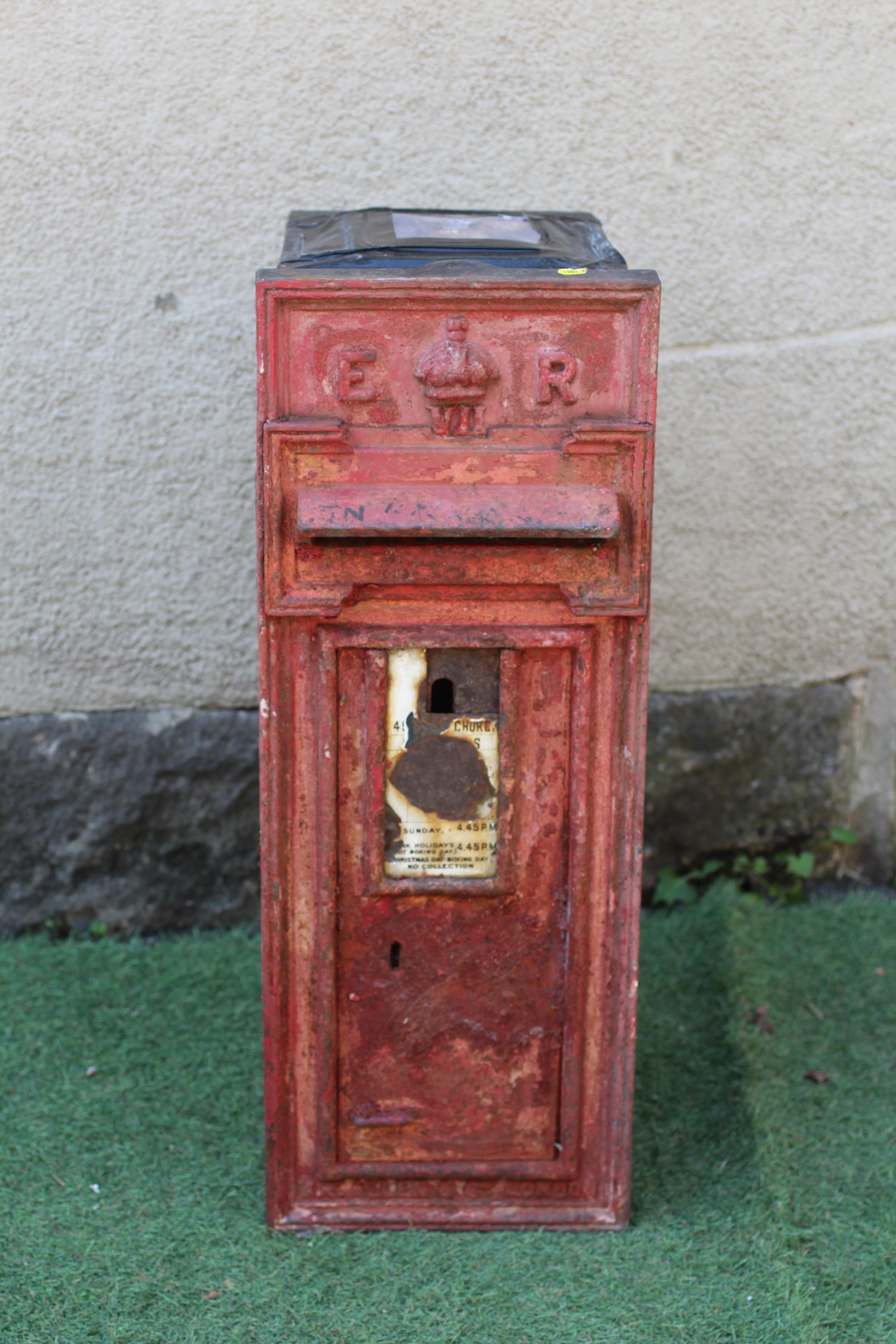 AN EDWARD VII CAST IRON WALL MOUNTED POST BOX Image
