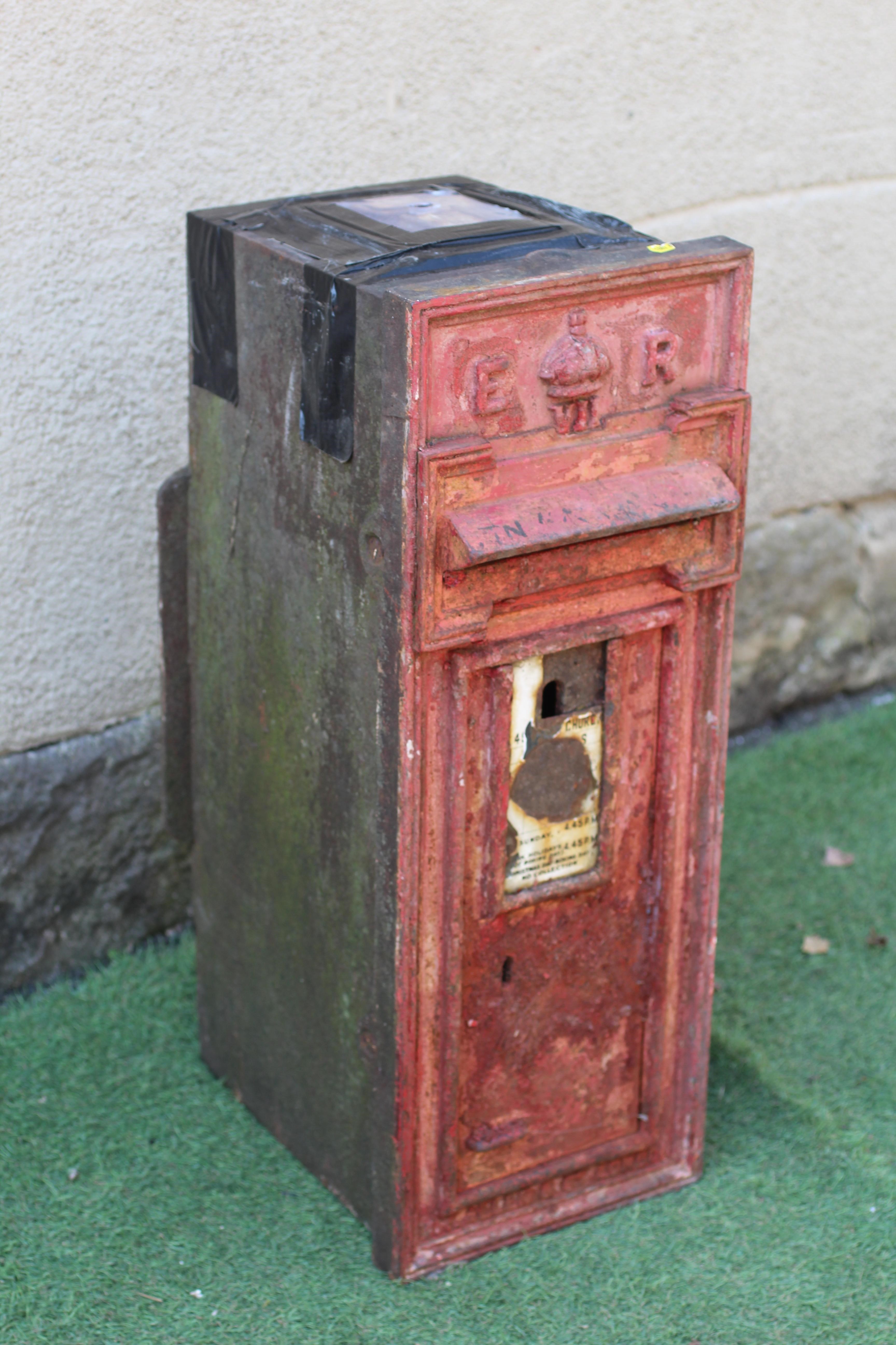 AN EDWARD VII CAST IRON WALL MOUNTED POST BOX Image