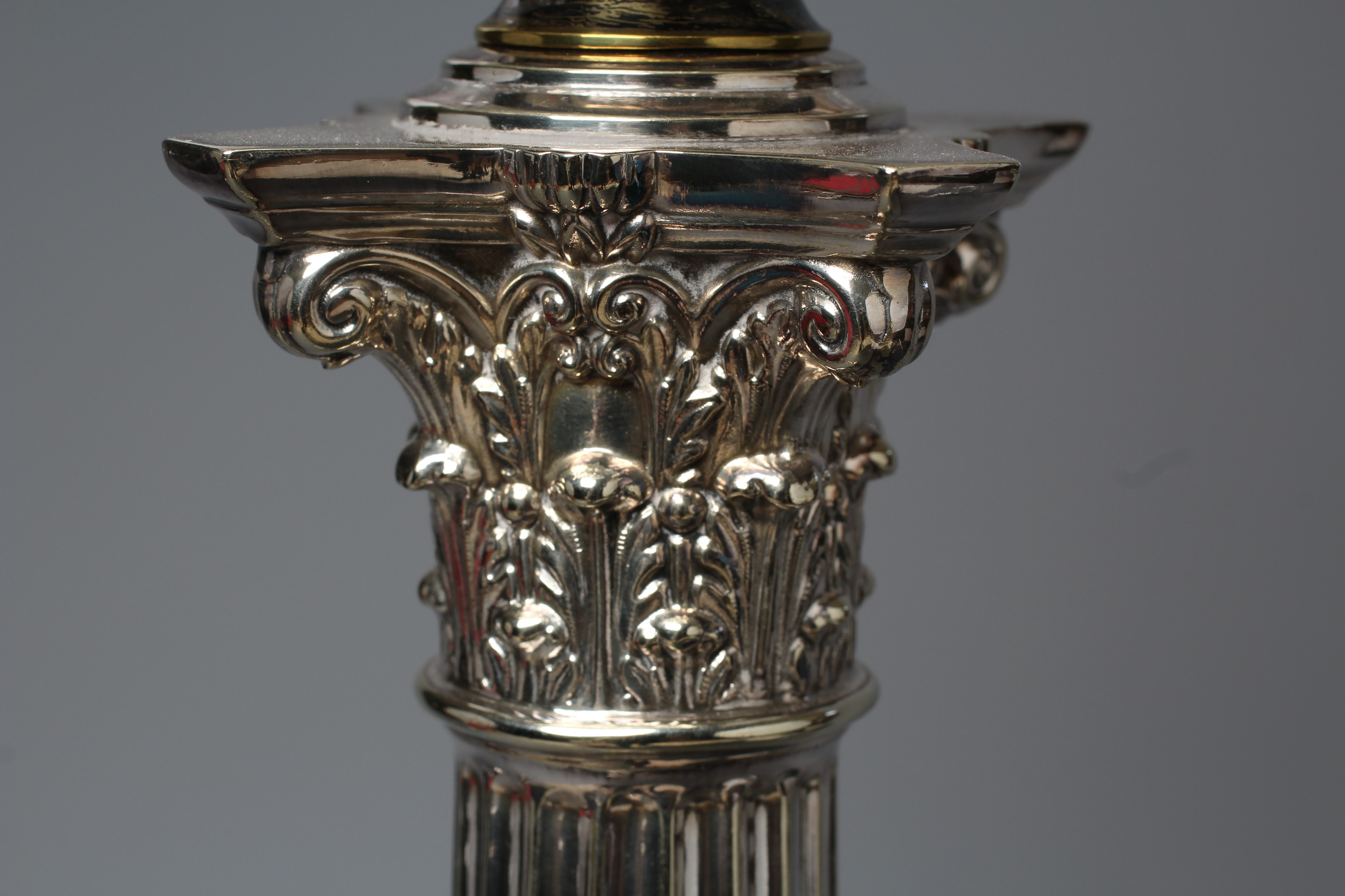 A LATE VICTORIAN LARGE EPNS CORINTHIAN COLUMN OIL LAMP BASE Image