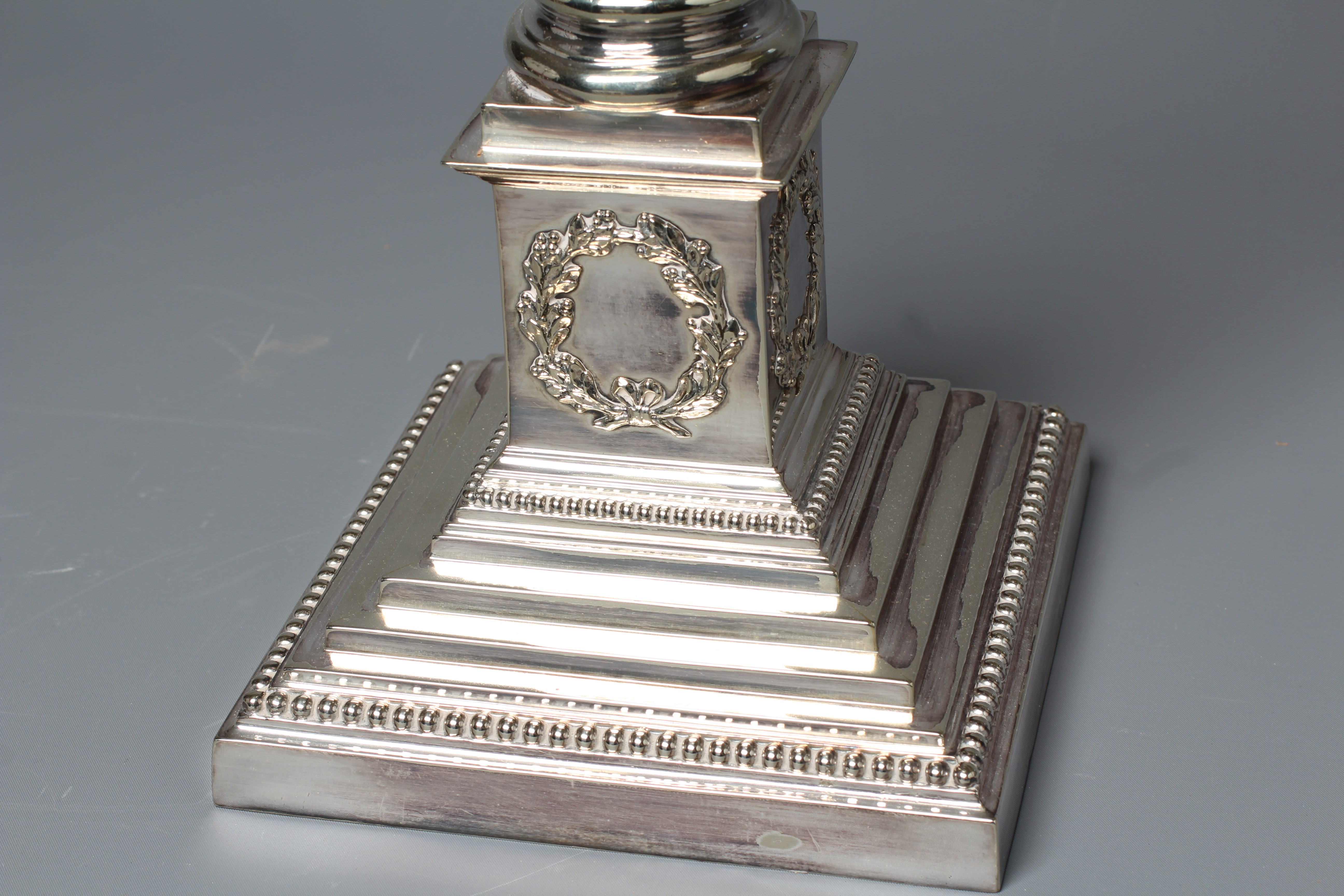 A LATE VICTORIAN LARGE EPNS CORINTHIAN COLUMN OIL LAMP BASE Image