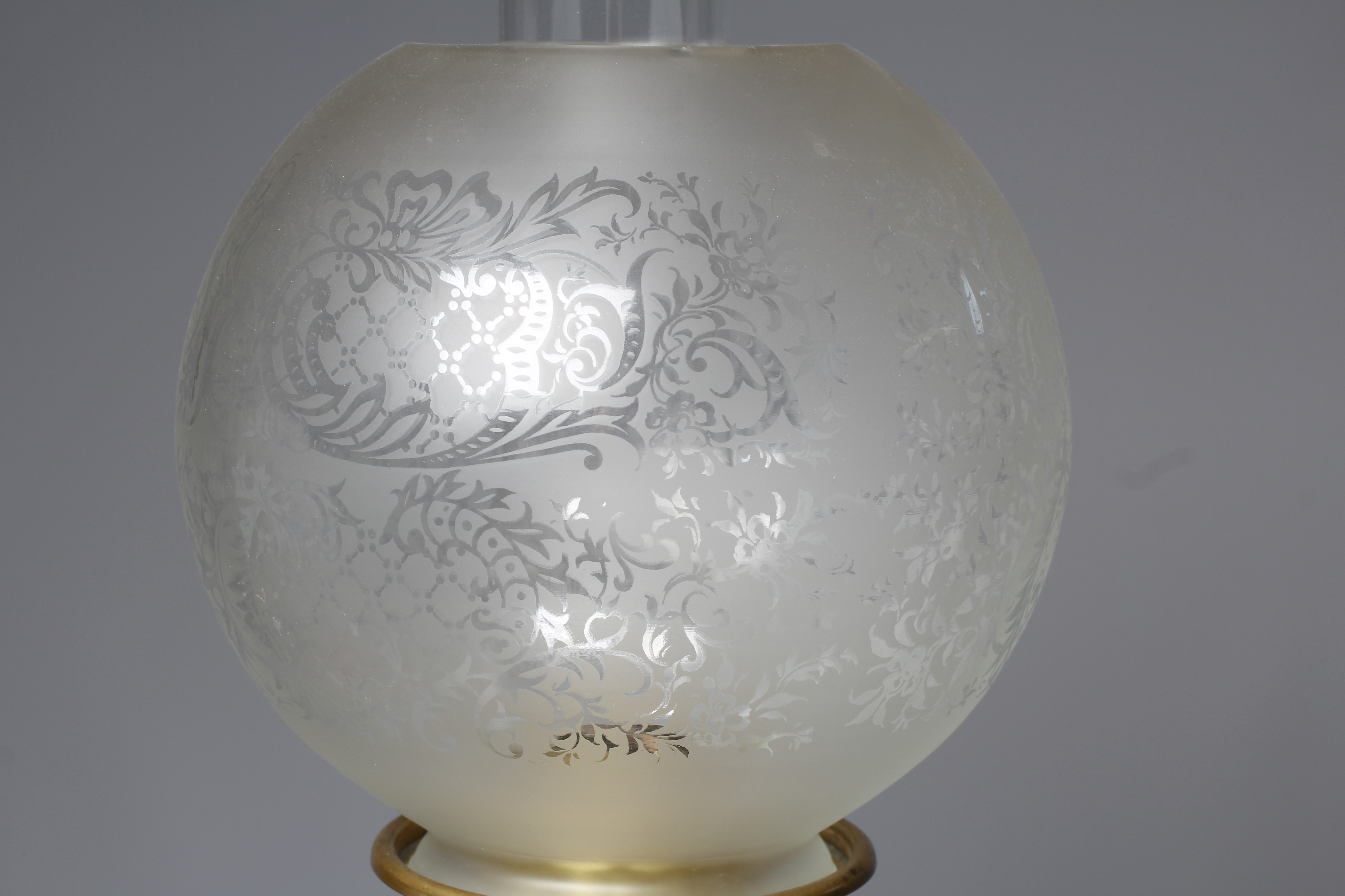 A LATE VICTORIAN LARGE EPNS CORINTHIAN COLUMN OIL LAMP BASE Image