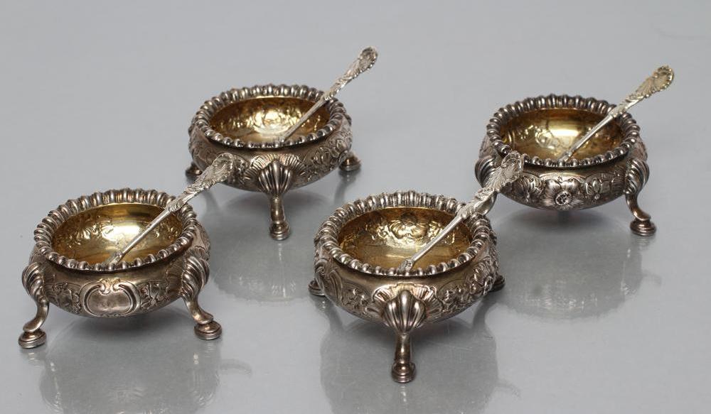 A SET OF FOUR EARLY VICTORIAN SILVER CAULDRON SALTS Image