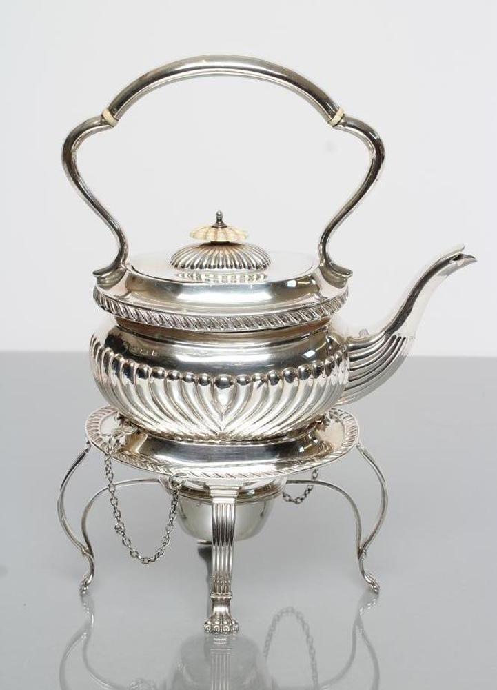 AN EDWARDIAN SILVER SMALL TEA KETTLE ON STAND Image