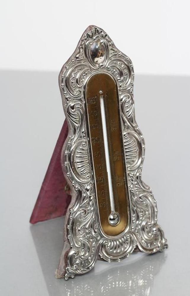 AN EDWARDIAN EASEL BACK SILVER THERMOMETER Image