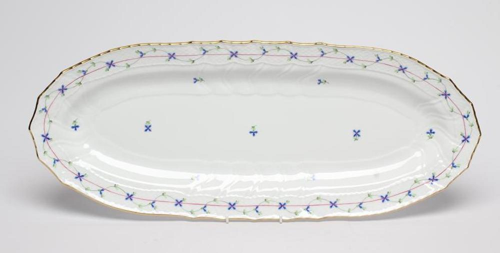 A HEREND "BLUE GARLAND" PATTERN PORCELAIN PLATTER Image