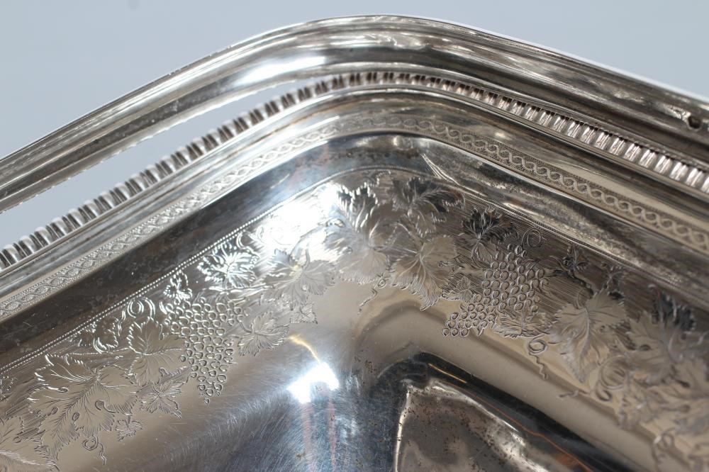 A LATE GEORGE III SILVER BASKET Image