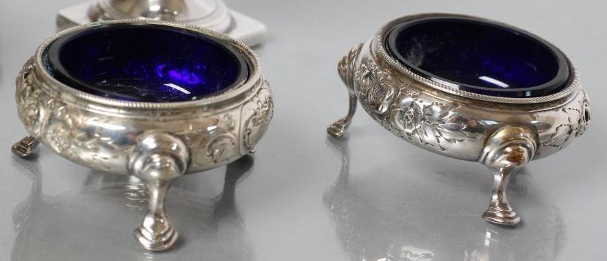 A LATE GEORGE III SILVER DRUM MUSTARD POT Image