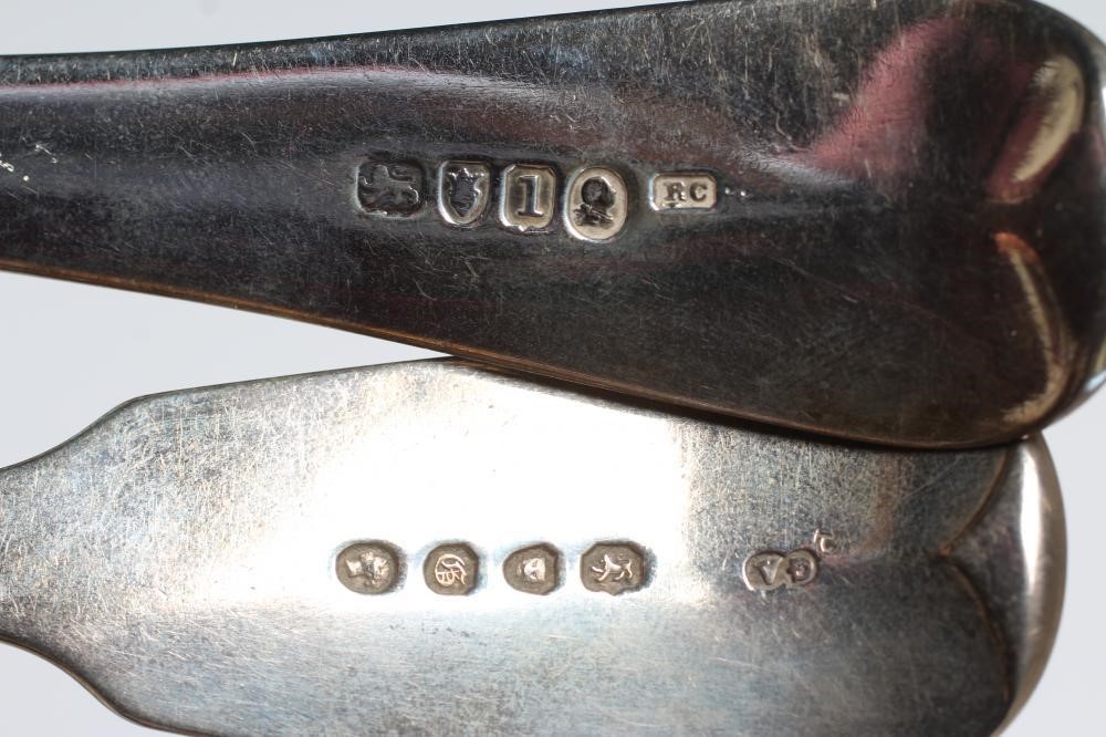 AN EARLY VICTORIAN SILVER FIDDLE PATTERN FISH SLICE Image