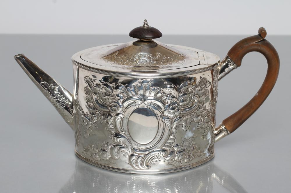 A LATE GEORGE III SILVER TEAPOT Image
