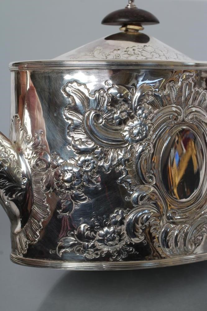 A LATE GEORGE III SILVER TEAPOT Image