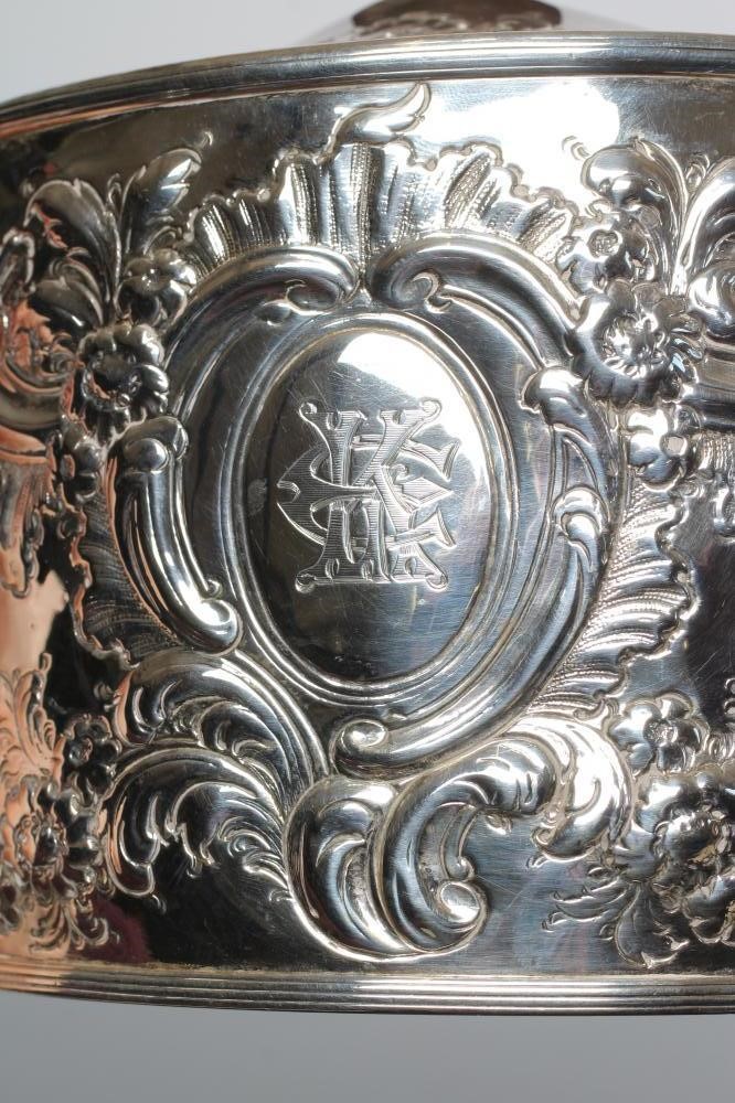 A LATE GEORGE III SILVER TEAPOT Image