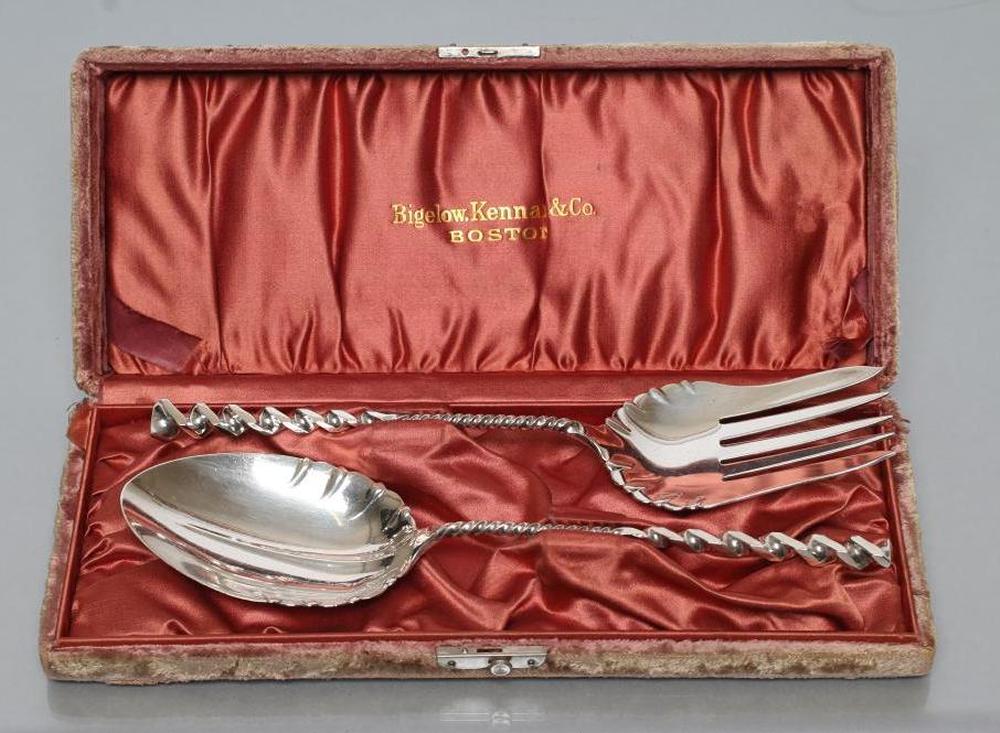 AN AMERICAN TWO PIECE SILVER SERVING SET Image