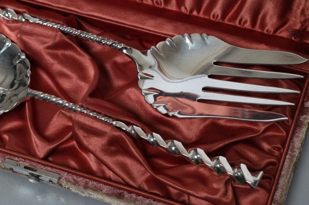 AN AMERICAN TWO PIECE SILVER SERVING SET Image