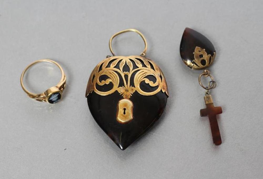 A GEORGIAN MOURNING RING Image