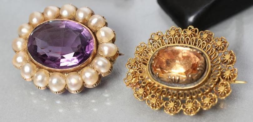 A VICTORIAN "REGARD" RING collet set with six facet cut stones to graduated bead shoulders and Image