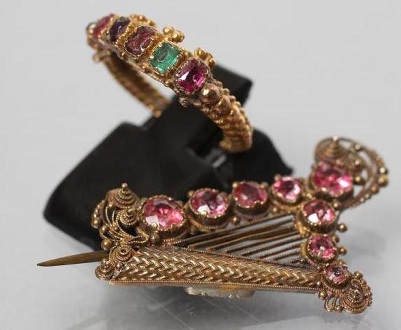 A VICTORIAN "REGARD" RING collet set with six facet cut stones to graduated bead shoulders and Image