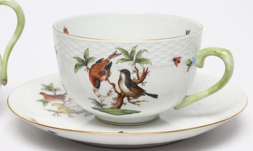 A HEREND "ROTHSCHILD BIRD" PATTERN PORCELAIN TEAPOT AND COVER Image