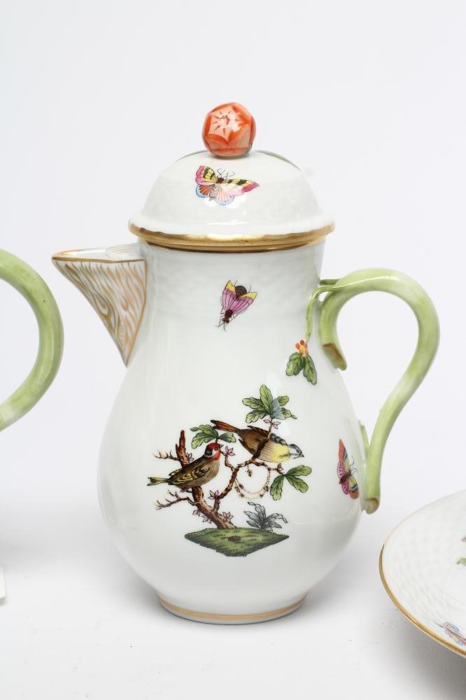 A HEREND "ROTHSCHILD BIRD" PATTERN PORCELAIN TEAPOT AND COVER Image