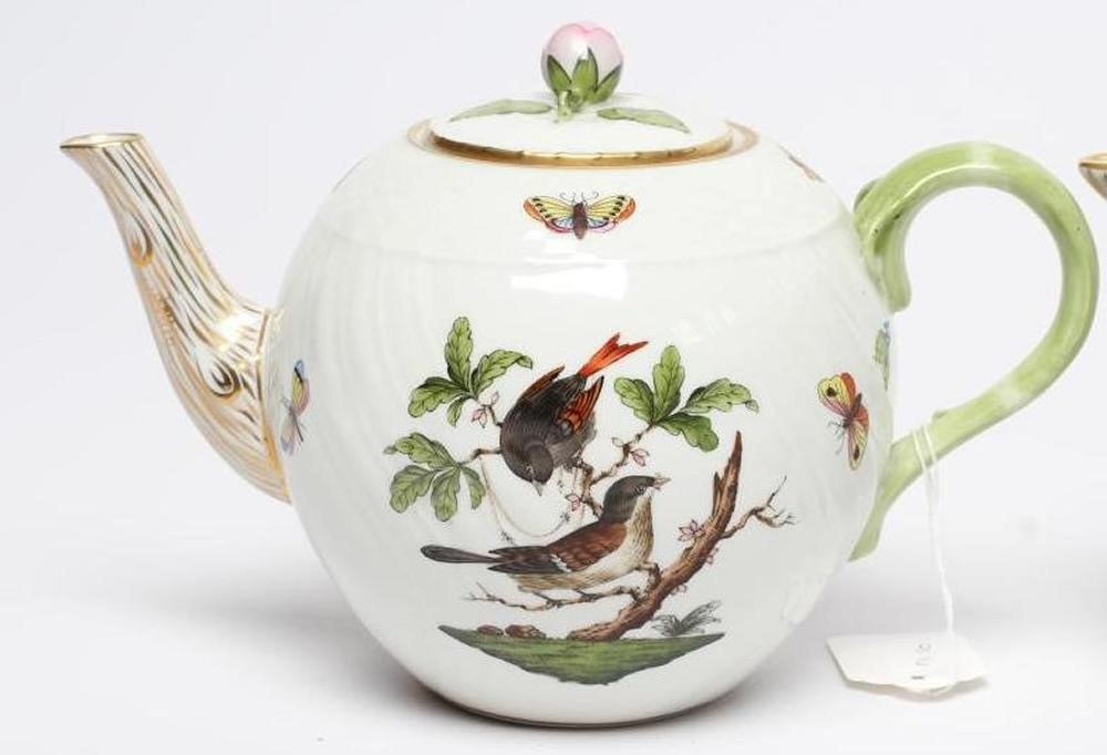 A HEREND "ROTHSCHILD BIRD" PATTERN PORCELAIN TEAPOT AND COVER Image