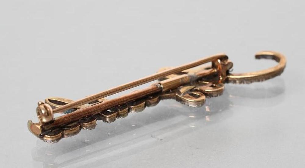 A VICTORIAN DIAMOND NAME BROOCH Image