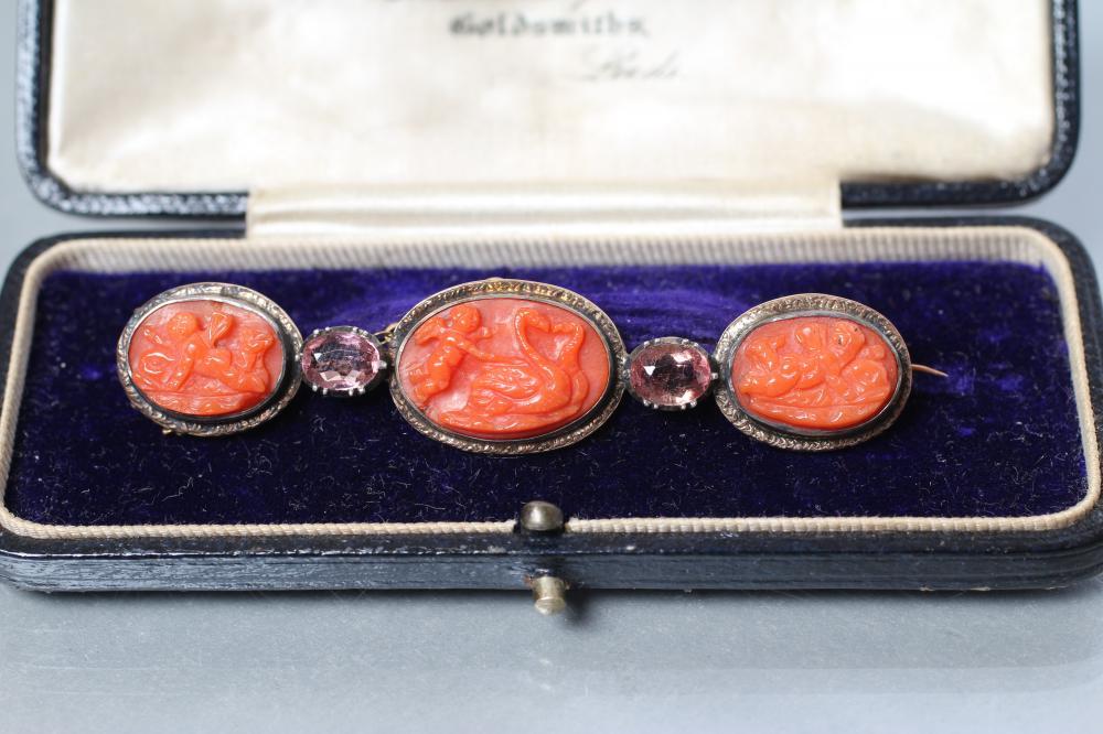 A VICTORIAN CORAL BROOCH Image