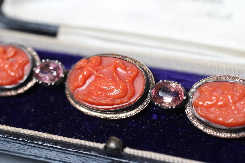 A VICTORIAN CORAL BROOCH Image