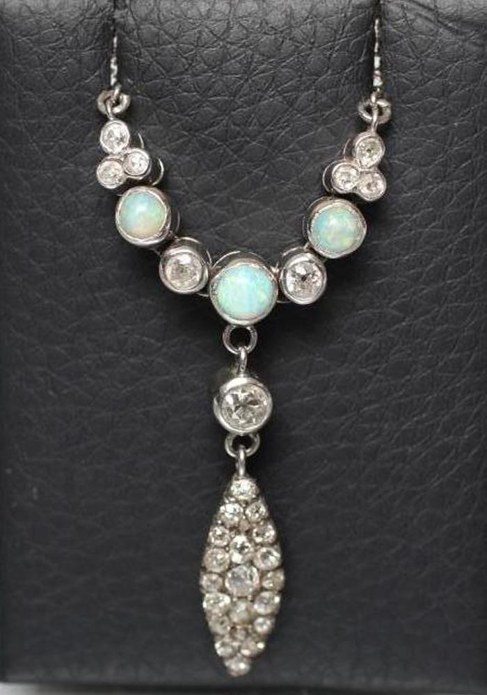 A DIAMOND AND OPAL NECKLACE Image