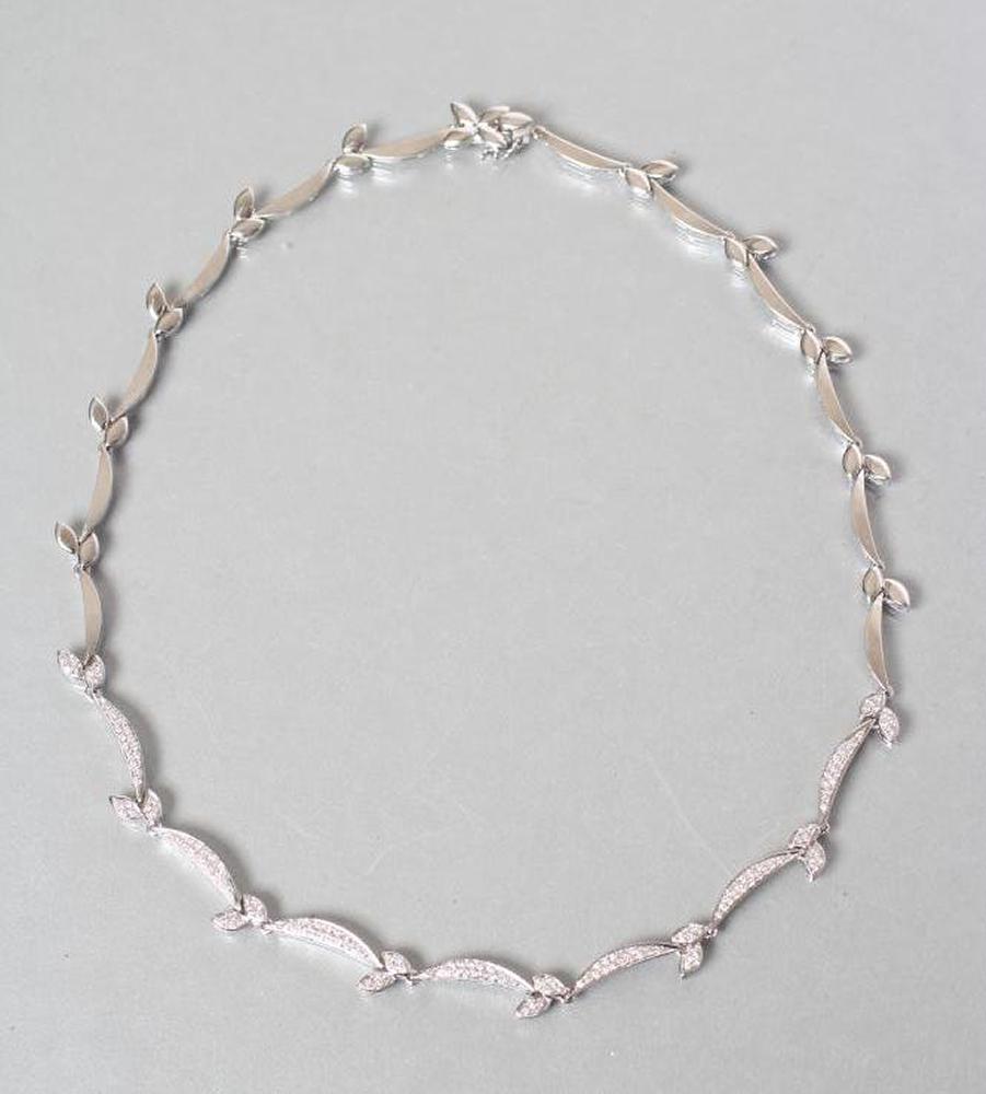 A DIAMOND NECKLACE Image