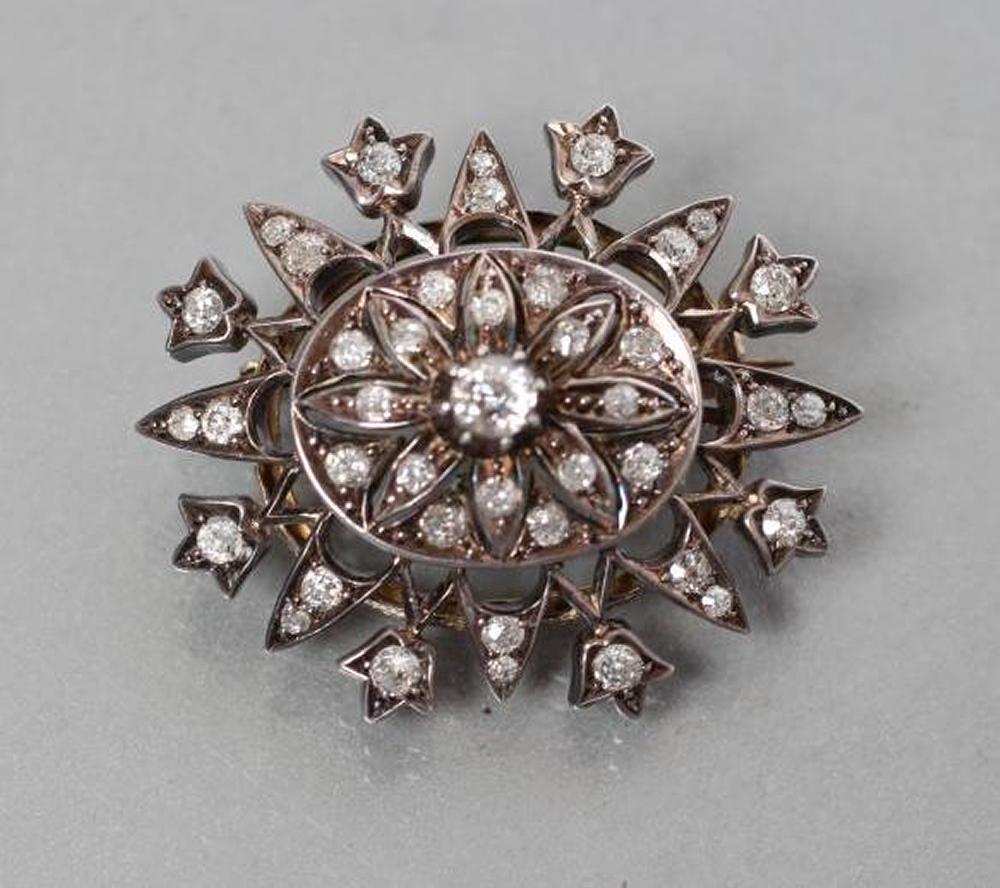AN EARLY VICTORIAN DIAMOND BROOCH/PENDANT Image