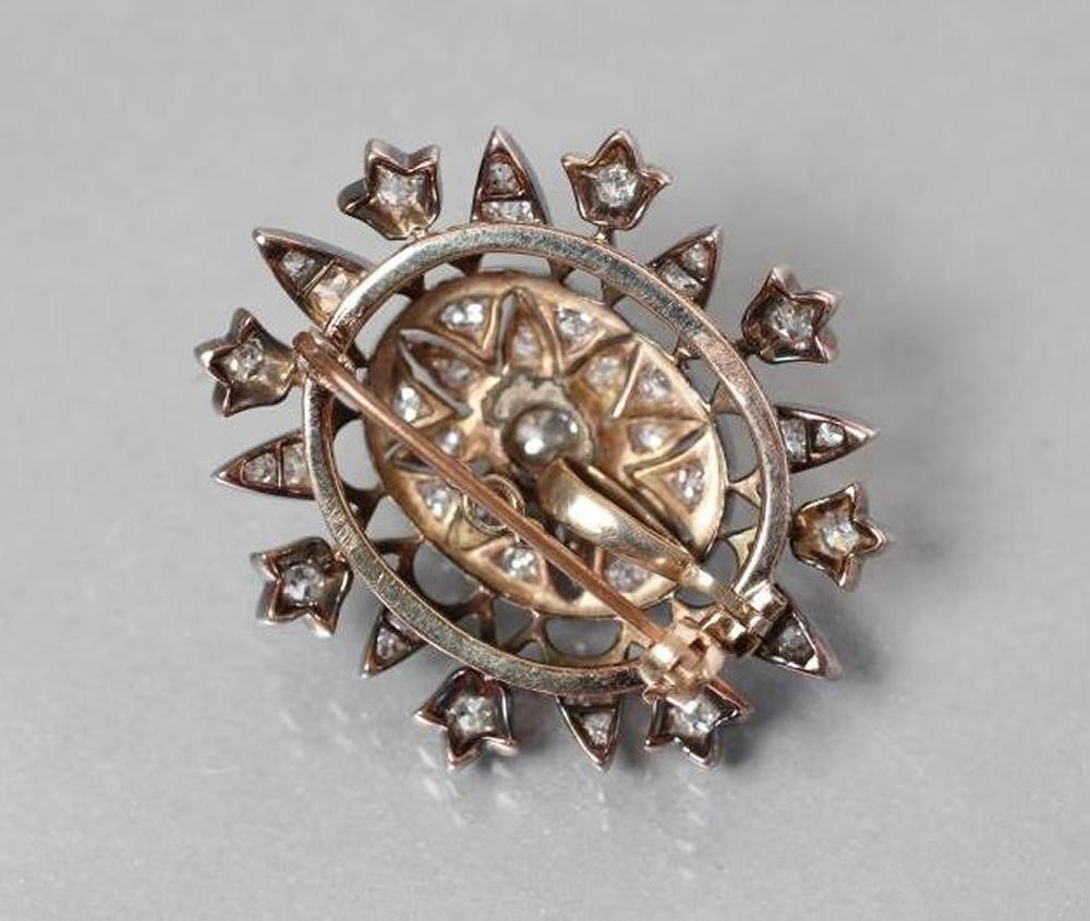 AN EARLY VICTORIAN DIAMOND BROOCH/PENDANT Image