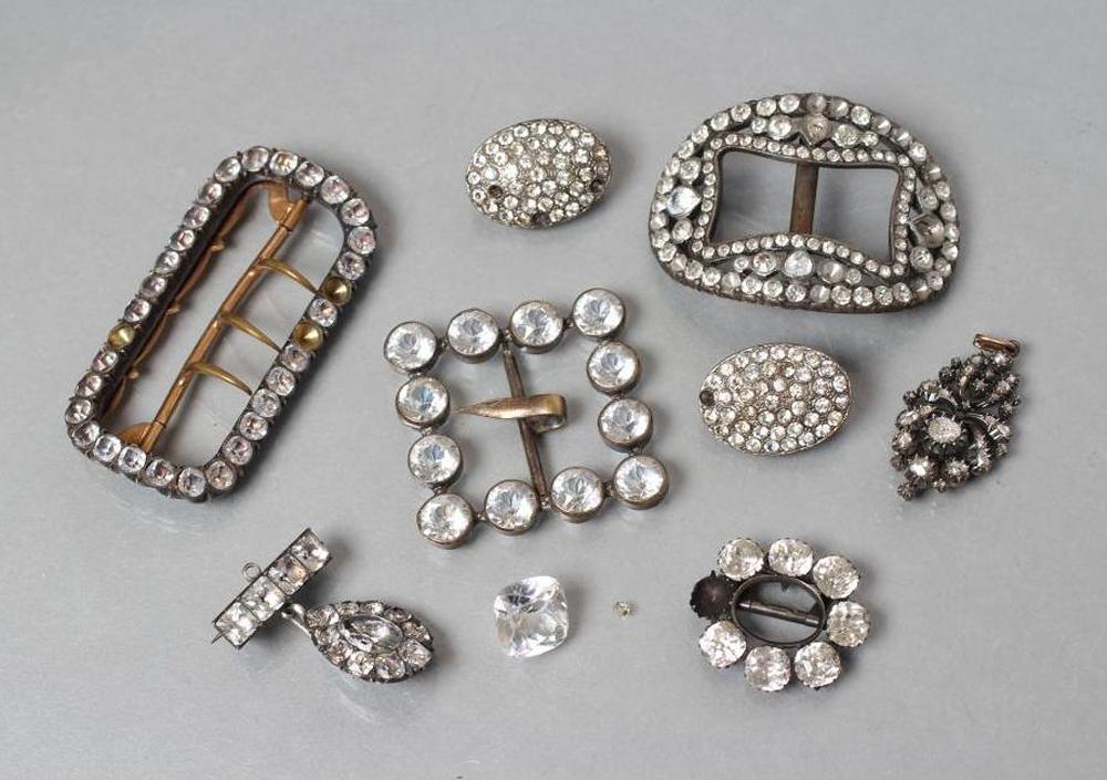 A GEORGIAN DIAMOND PENDANT of open oval form Image