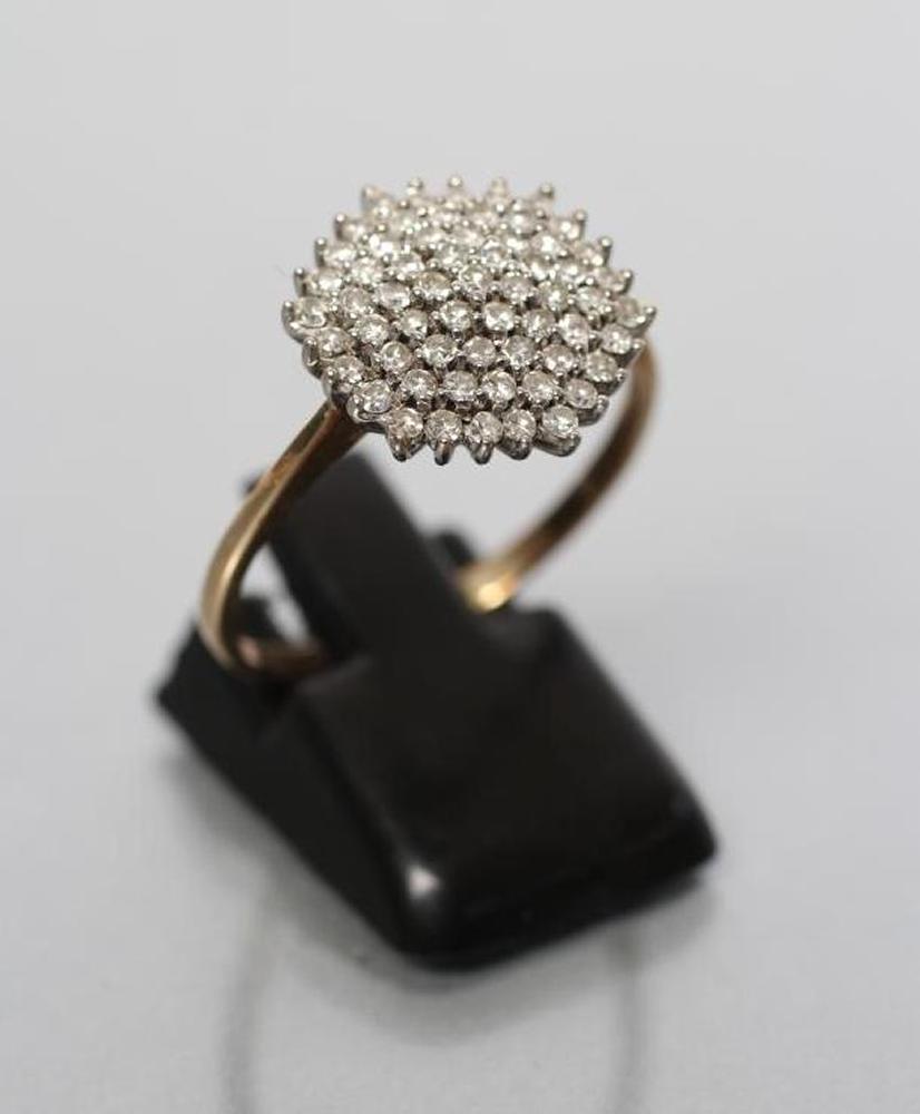 A DIAMOND CLUSTER RING Image