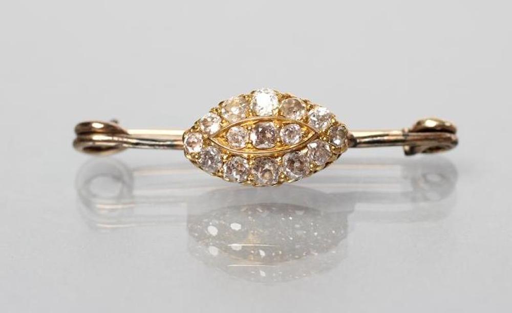 A VICTORIAN DIAMOND BROOCH Image