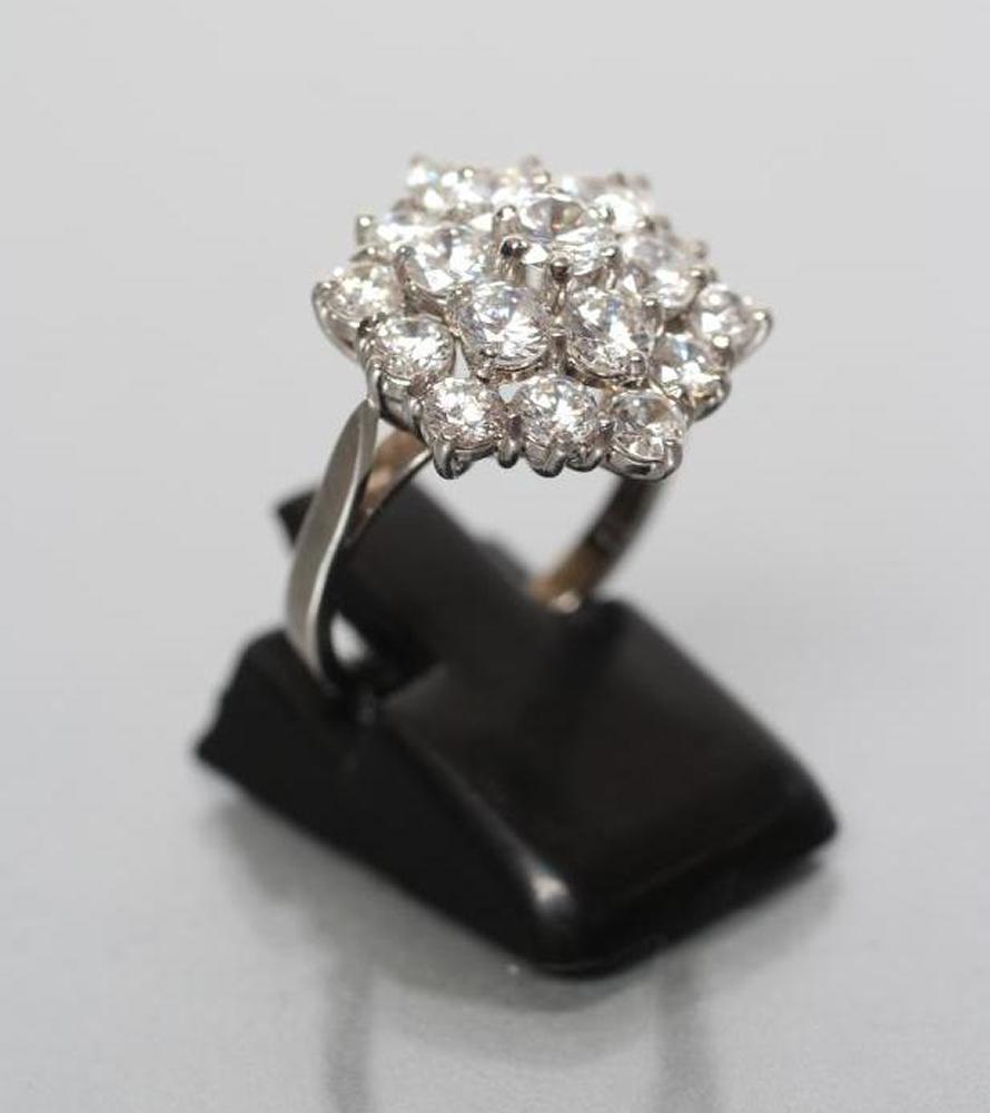 A CLUSTER RING Image