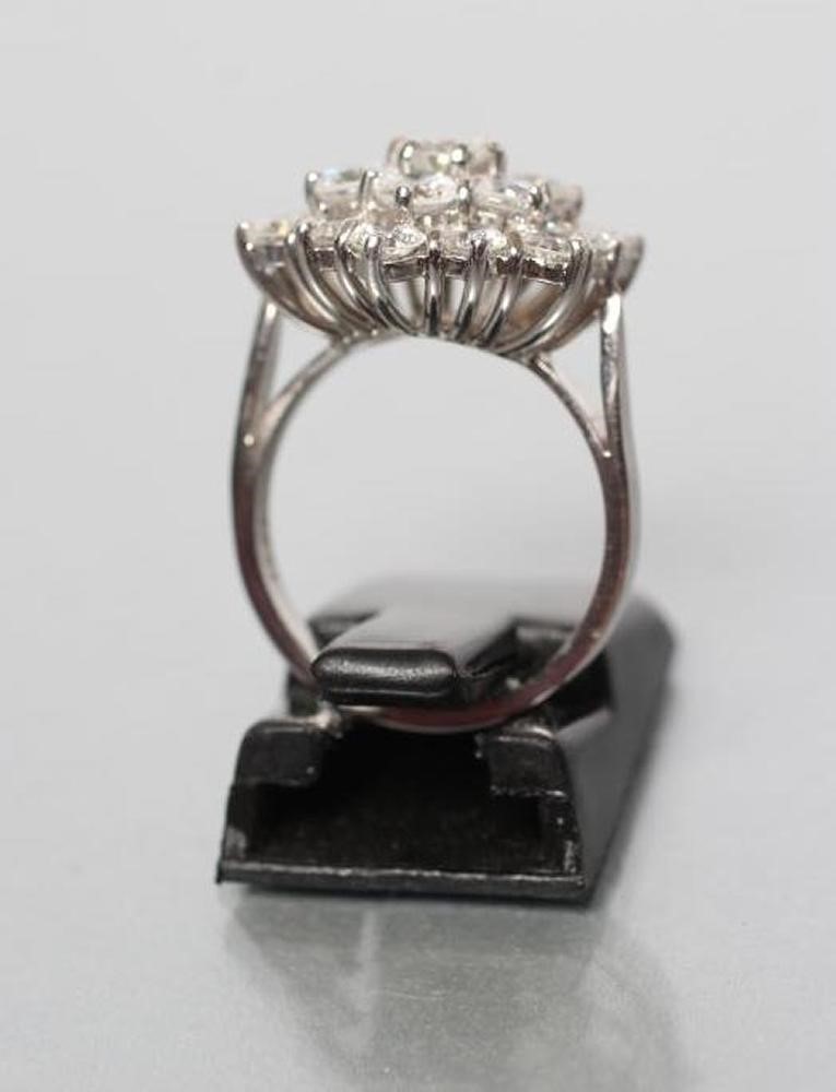 A CLUSTER RING Image